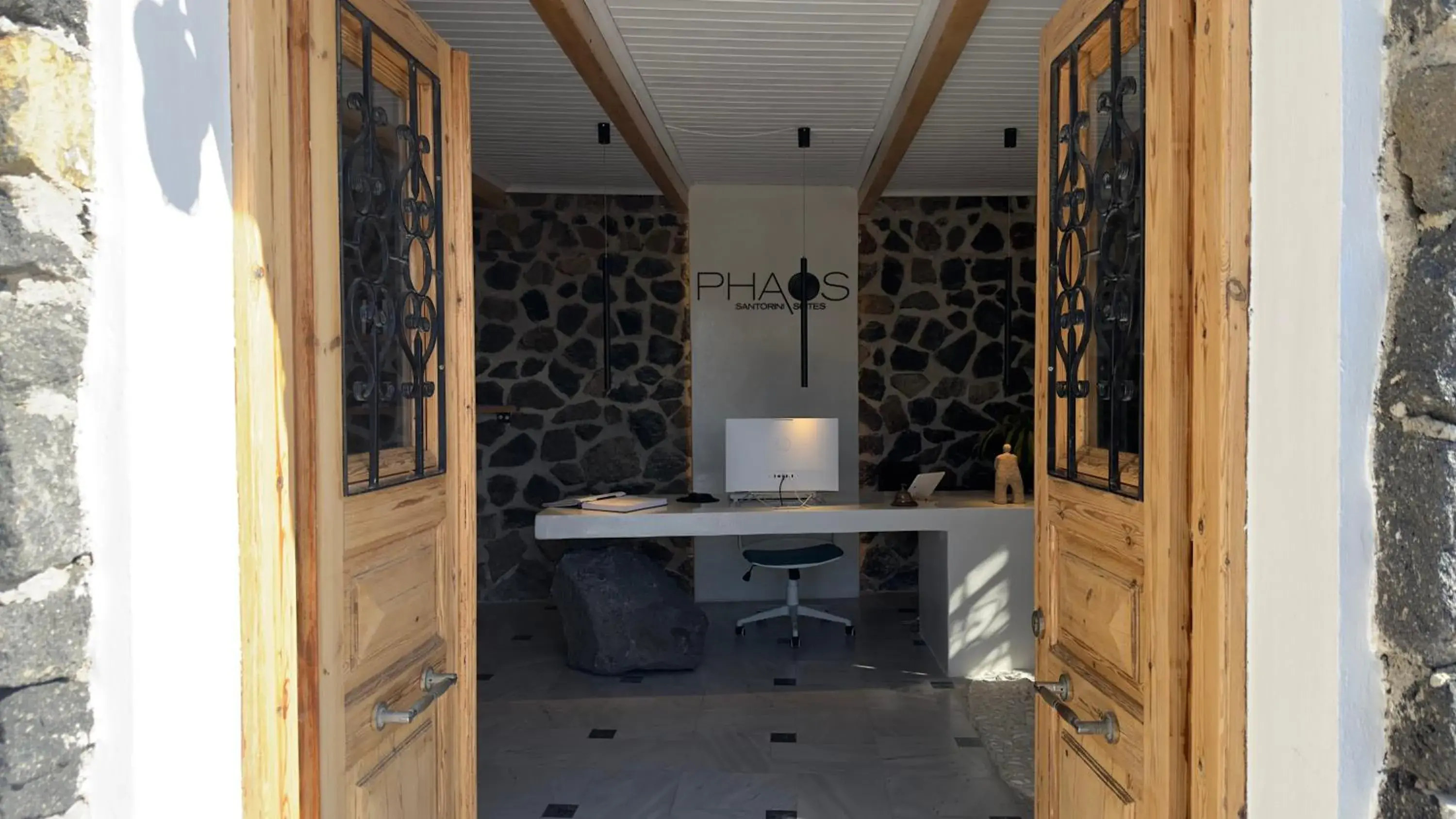 Lobby or reception in Phaos Santorini Suites Lobby or reception in Phaos Santorini Suites