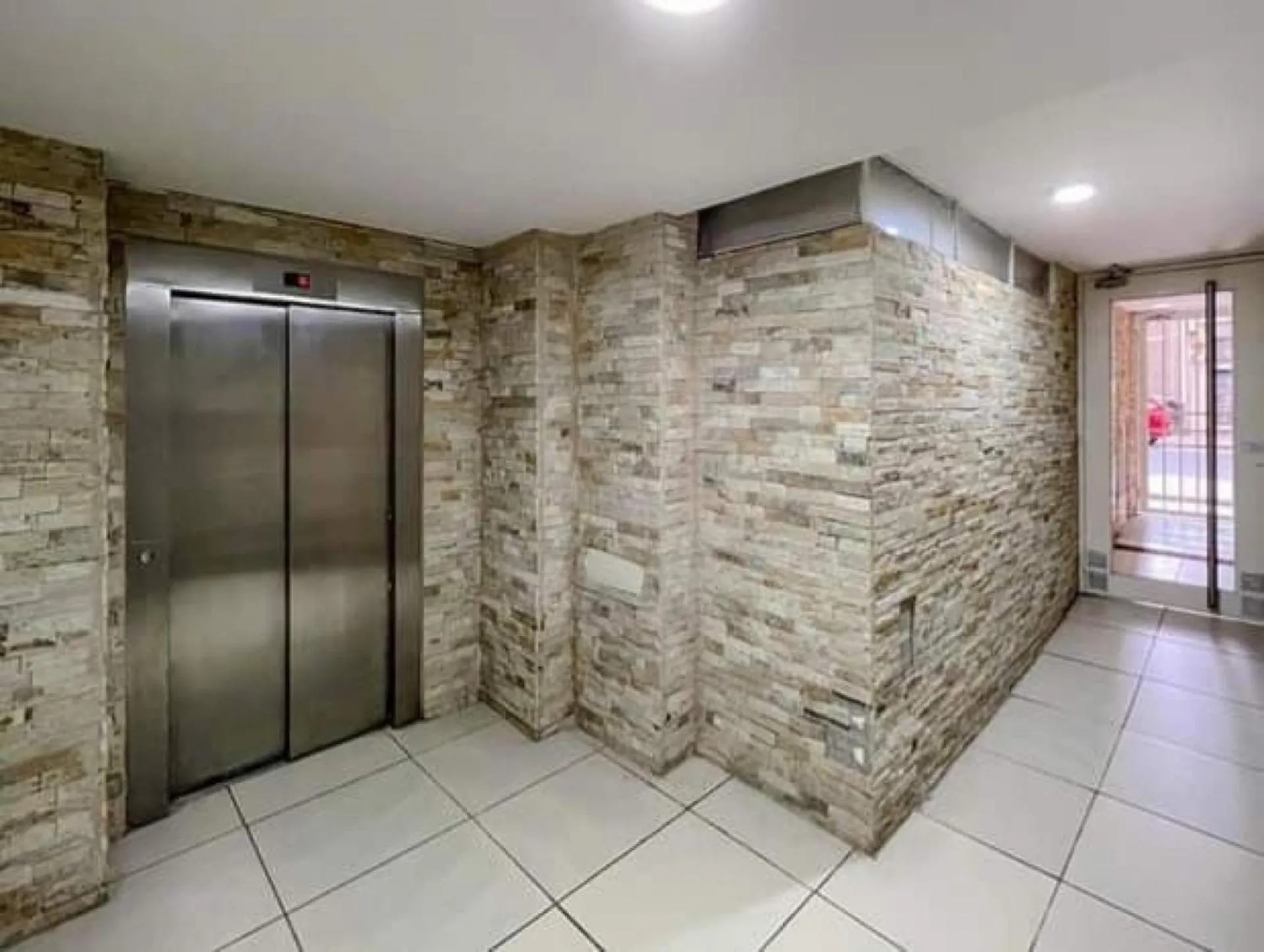 elevator in Monoambiente Amplio En Barrio MARTIN