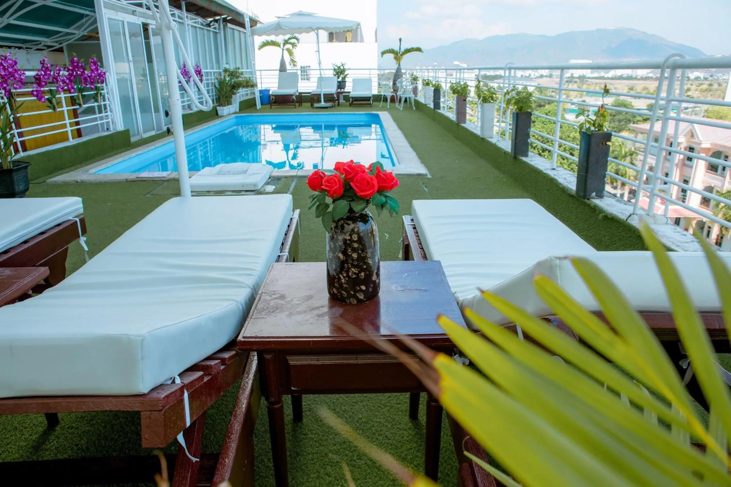 Swimming pool in Lanxy Hotel Nha Trang
