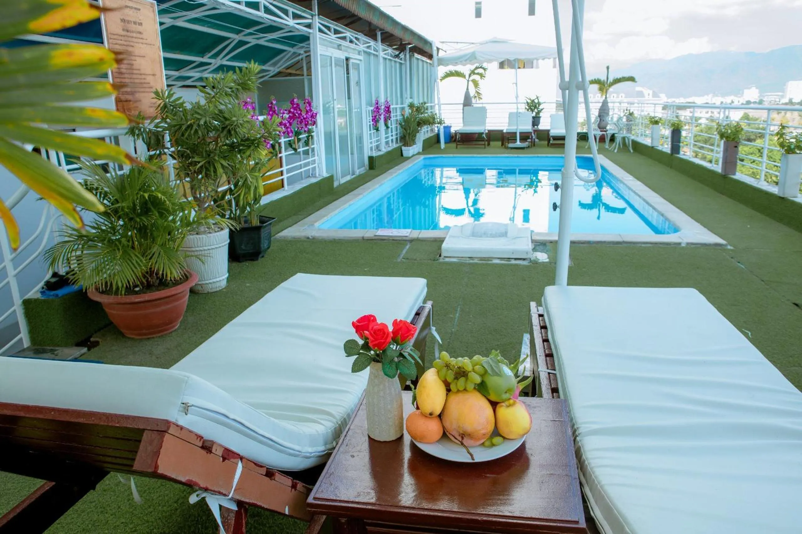 Swimming pool in Lanxy Hotel Nha Trang