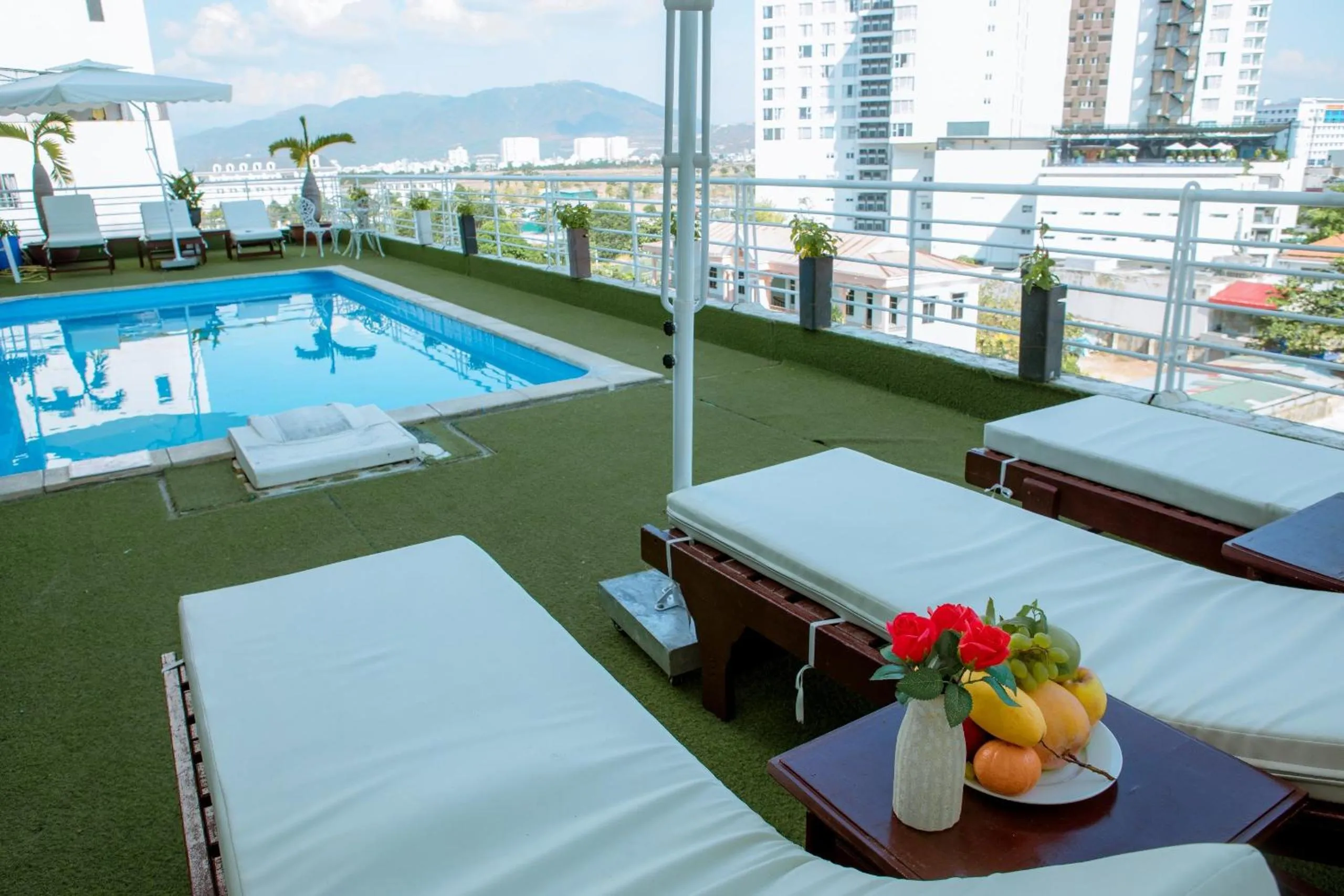 Swimming pool in Lanxy Hotel Nha Trang