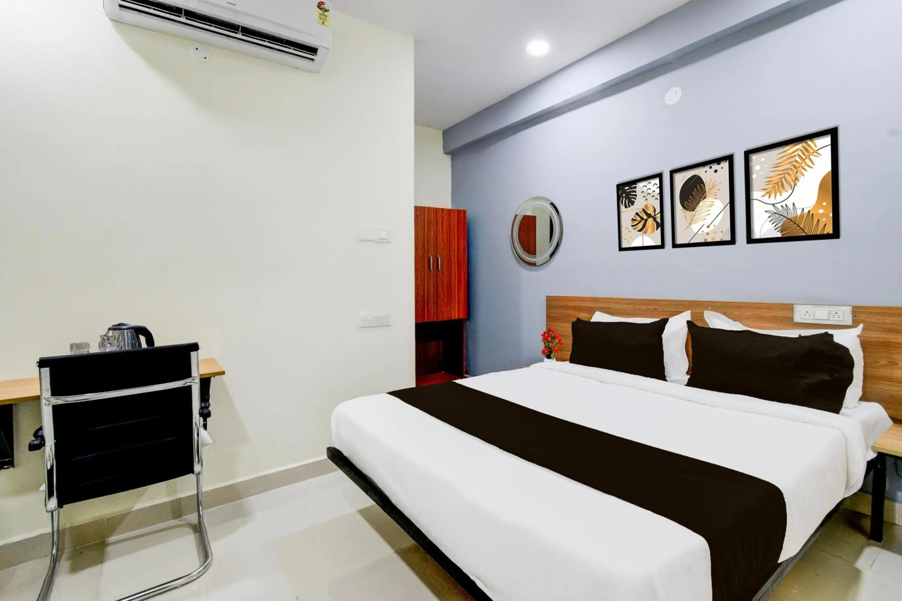 Super Townhouse Kukatpally North Formerly Munagala Arcade