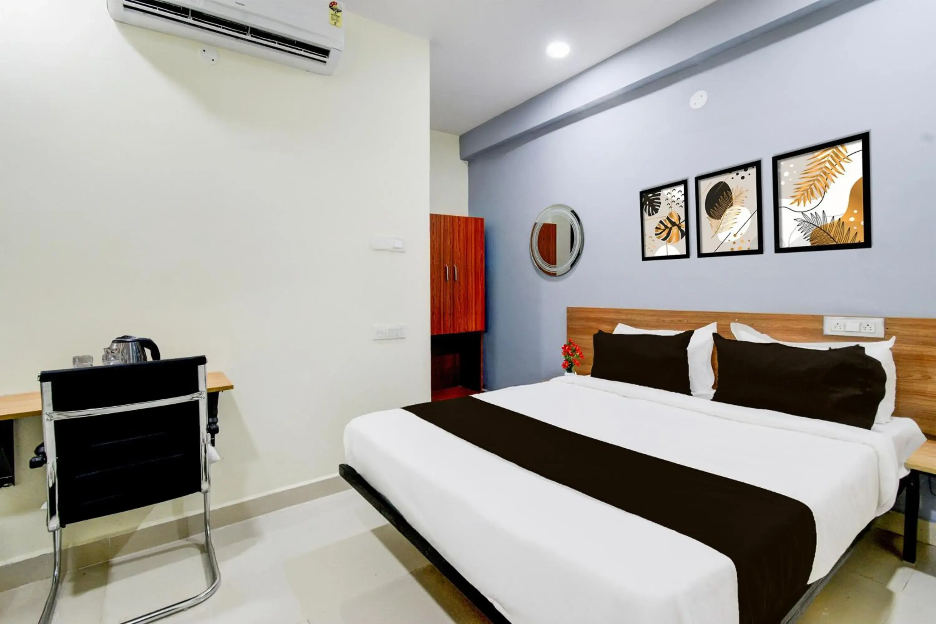 Deluxe Room - single occupancy in Super Townhouse Kukatpally North Formerly Munagala Arcade Deluxe Room - single occupancy in Super Townhouse Kukatpally North Formerly Munagala Arcade