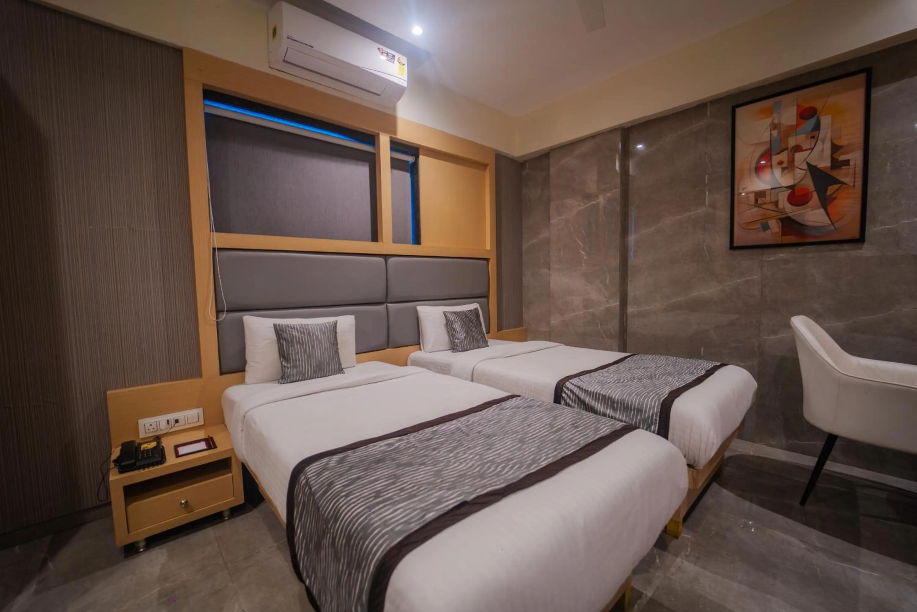 Deluxe Twin Room in Shyanu Lords Eco Inn Airoli-Near Mindspace