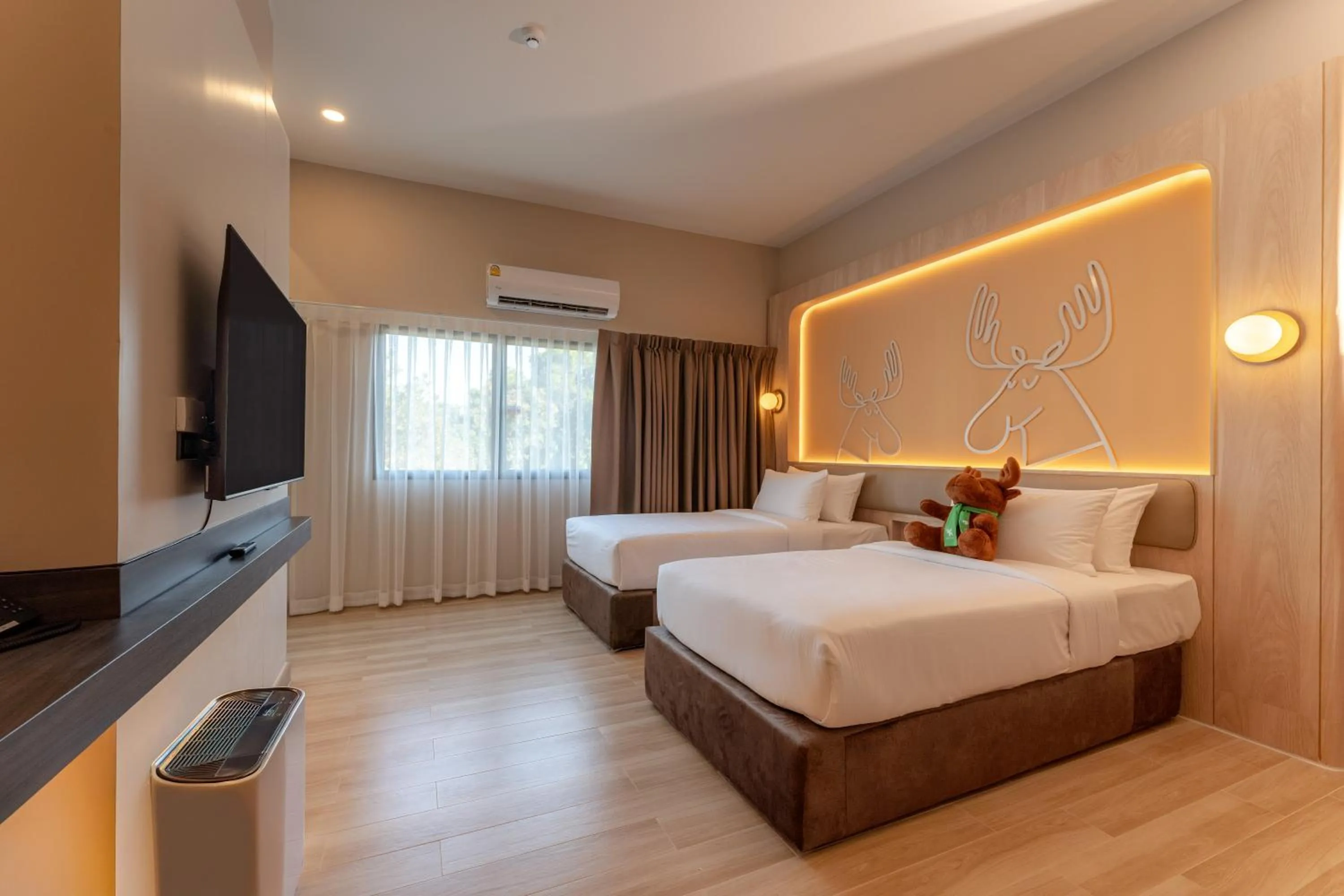 Photo of the whole room, Bed in Moose EASY Hotel