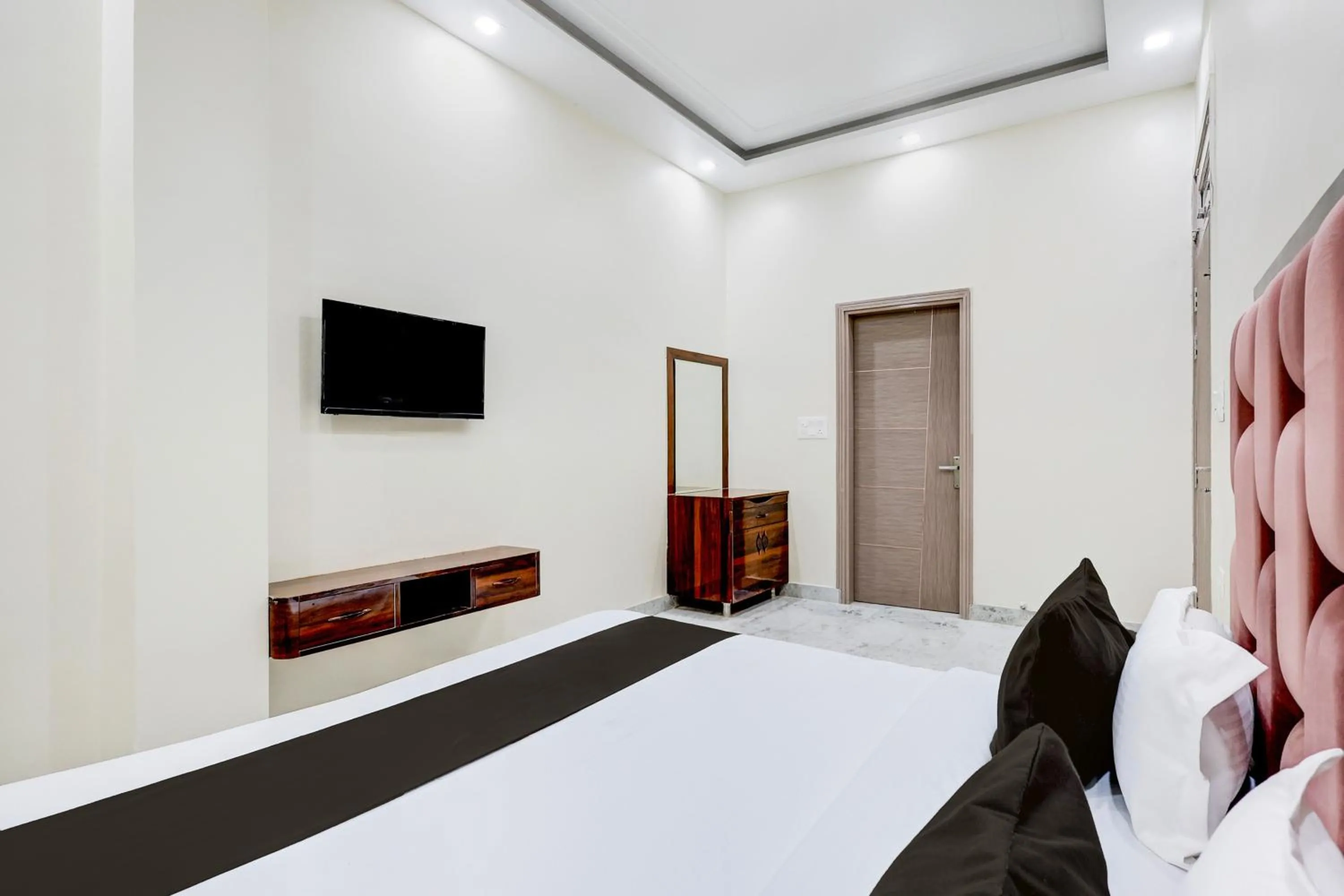Bedroom, Bed in Super Hotel O BAL GOPAL