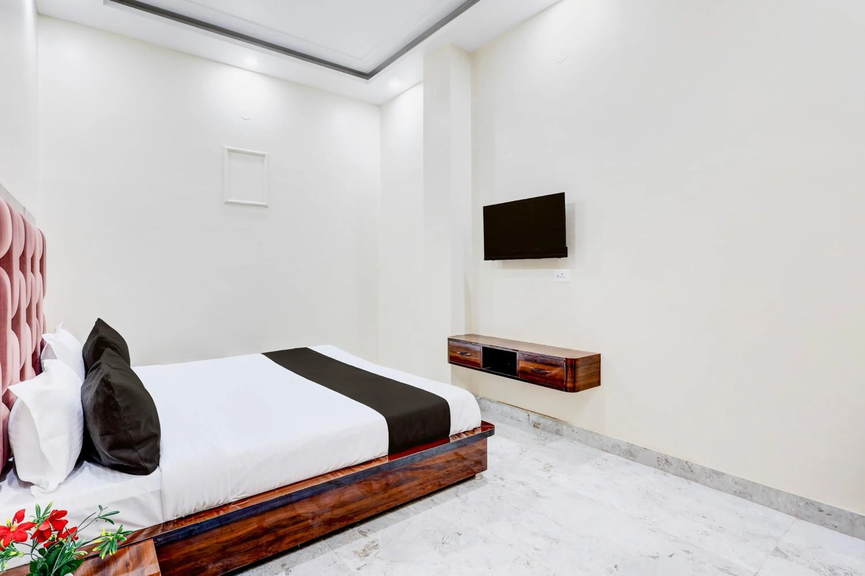 Bedroom, Bed in Super Hotel O BAL GOPAL