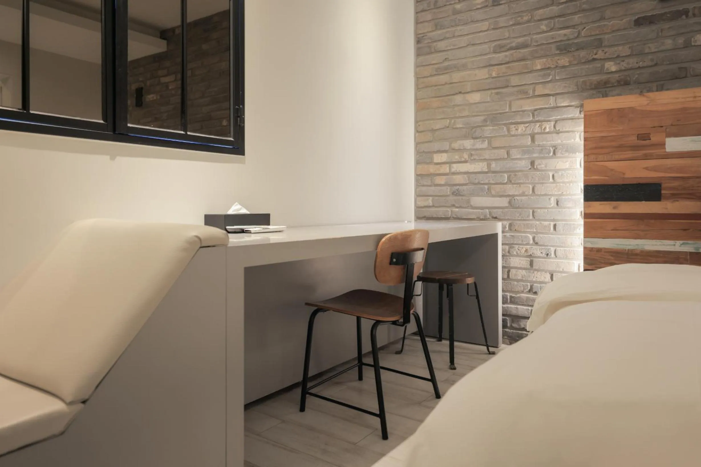 Seating area, Bed in Hotel Yaja Siheung Jeongwang