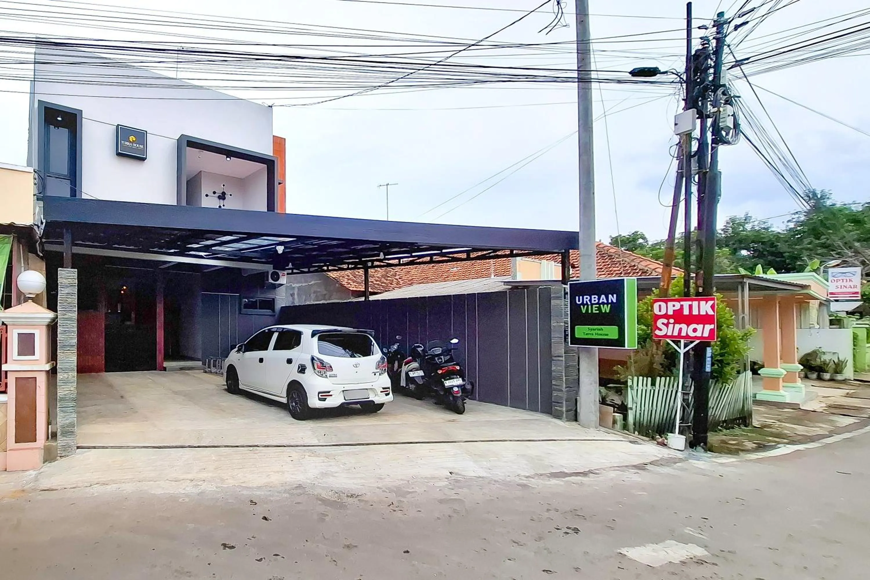 Facade/entrance in Urbanview Hotel Syariah Terra House Pati by RedDoorz