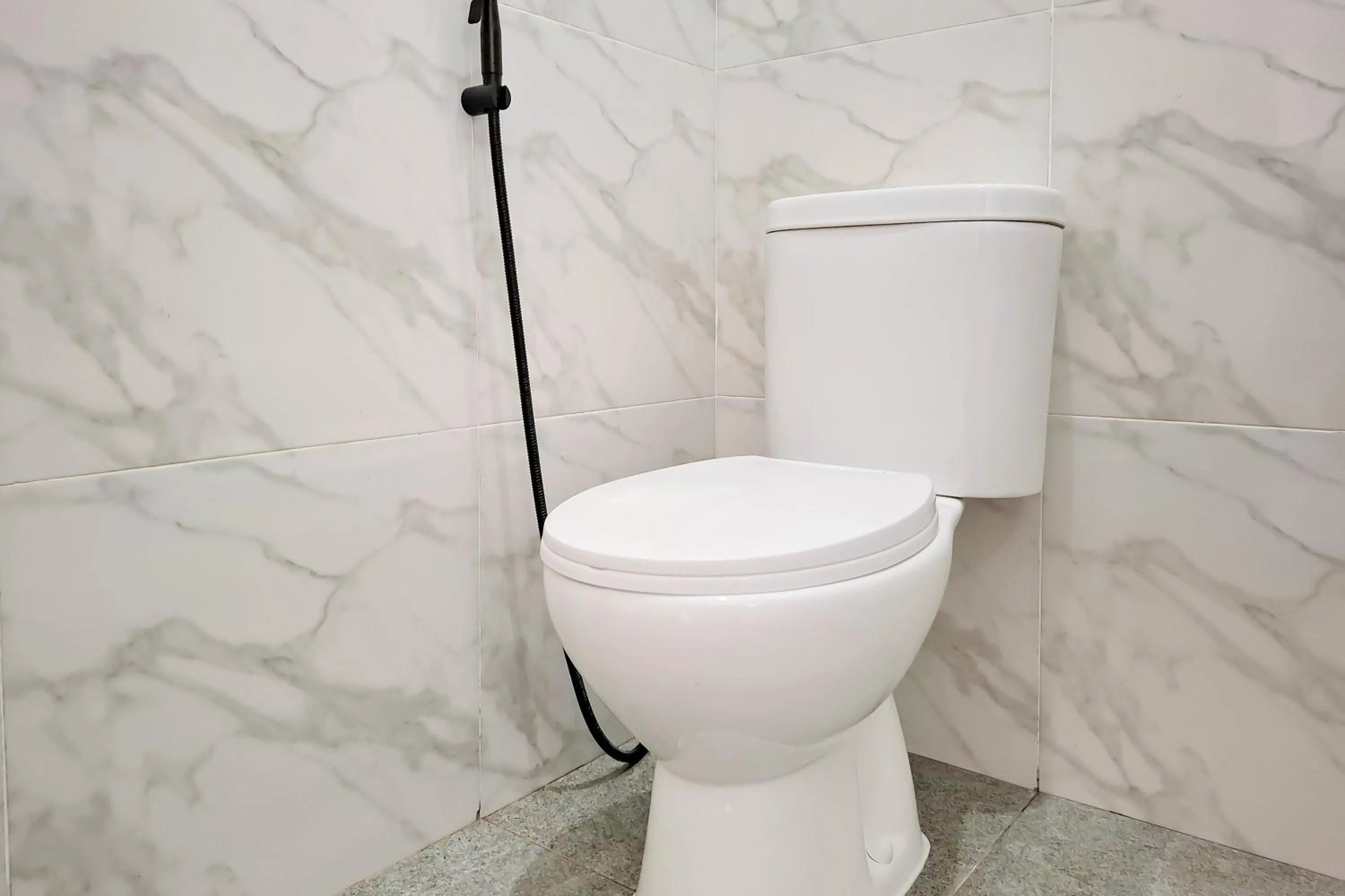 Bathroom in Urbanview Hotel Syariah Terra House Pati by RedDoorz