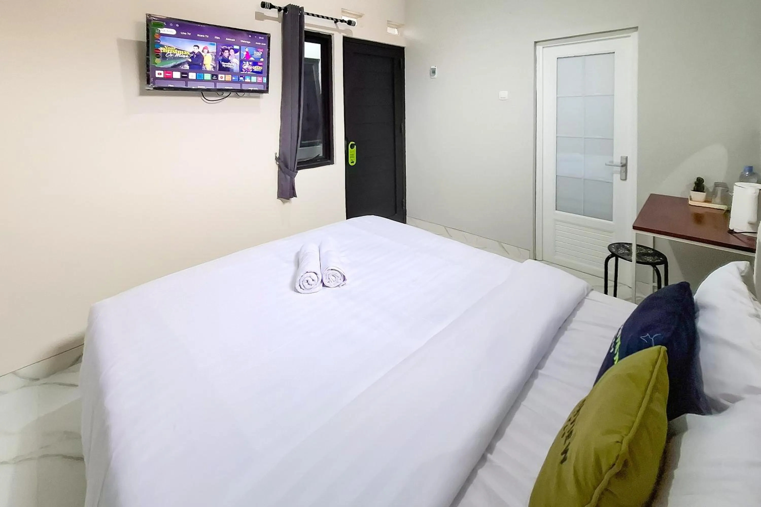 Bedroom, Bed in Urbanview Hotel Syariah Terra House Pati by RedDoorz