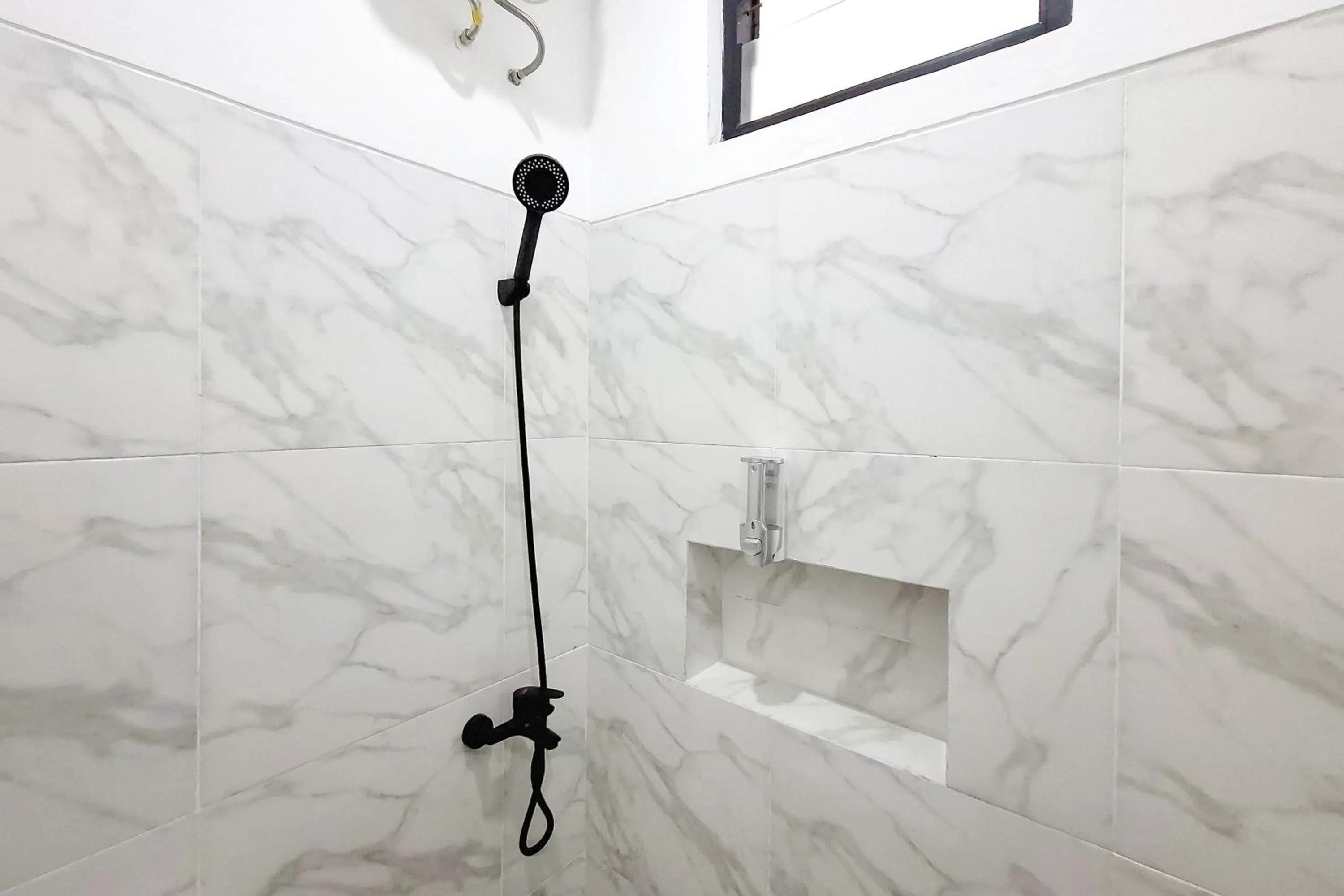 Bathroom in Urbanview Hotel Syariah Terra House Pati by RedDoorz