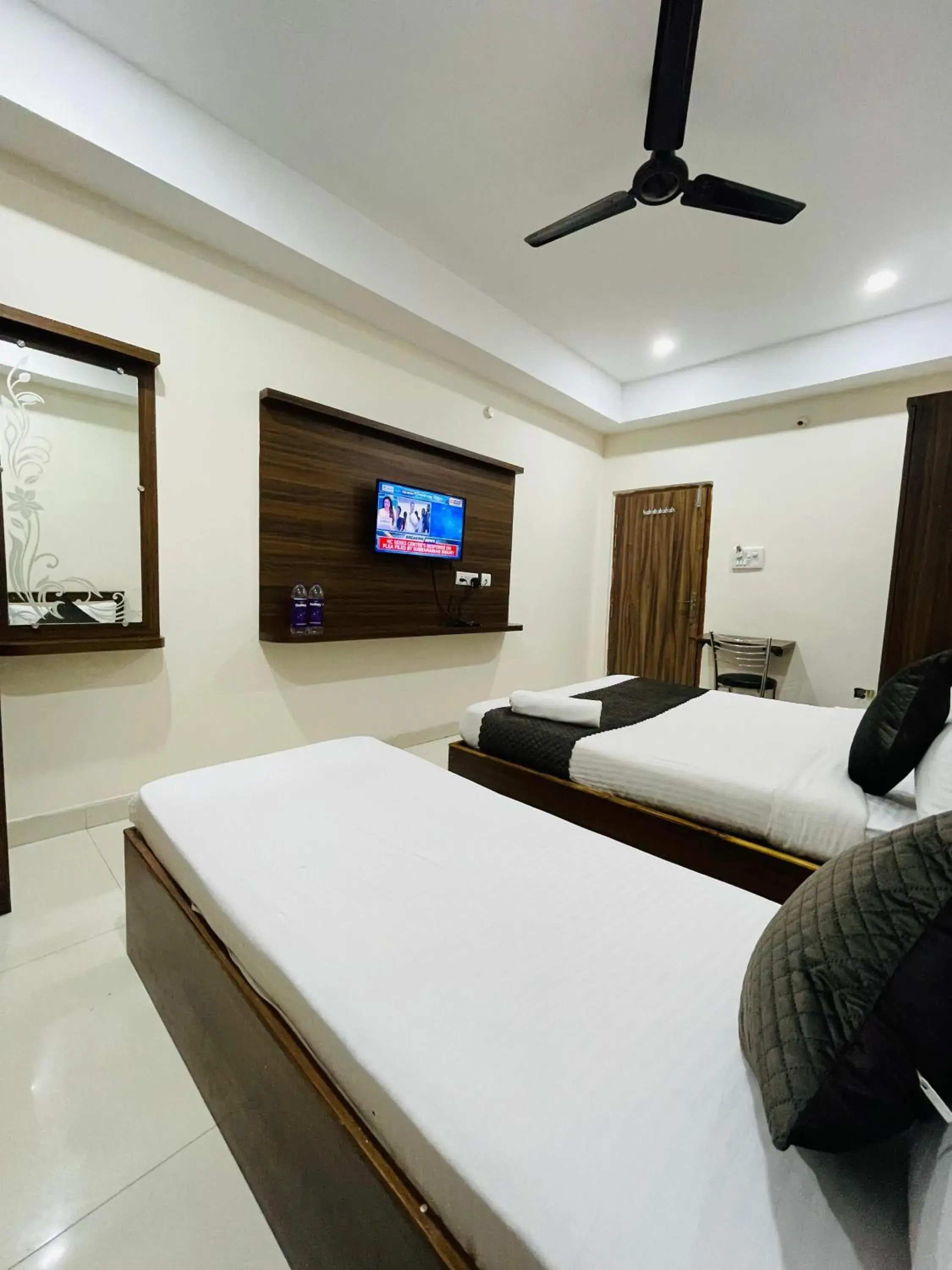 Deluxe Triple Room in Dream Suites Hotel Deluxe Triple Room in Dream Suites Hotel