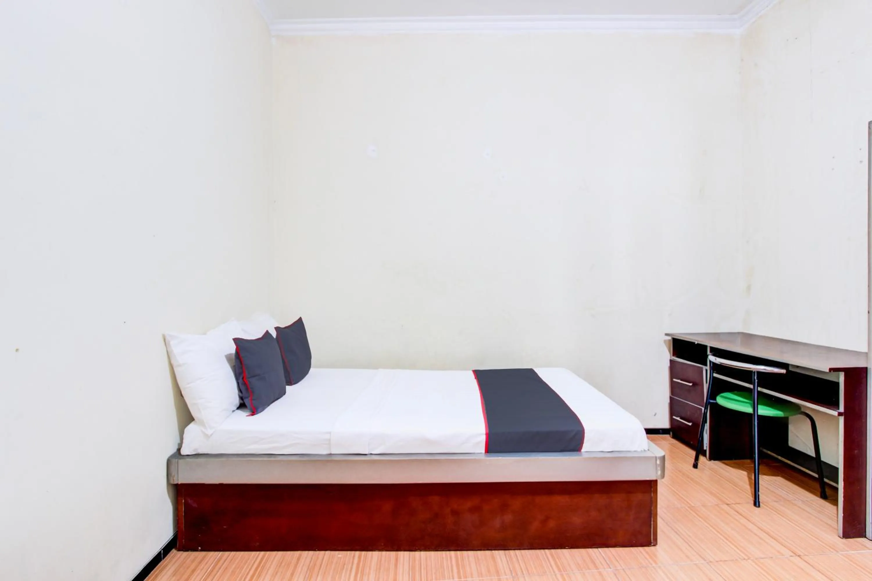 Bedroom, Bed in Hotel O Ump Near Rs Margono