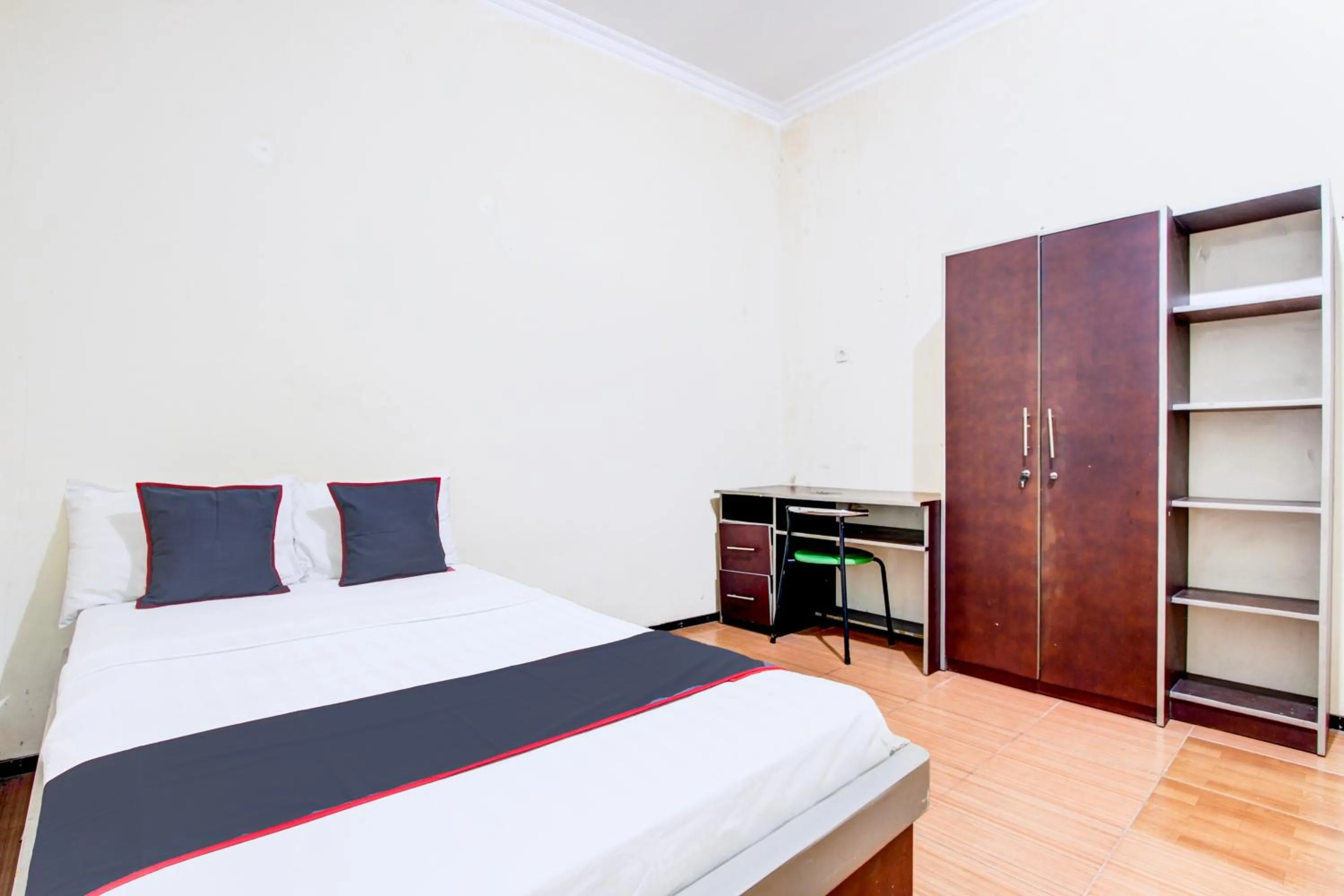 Bedroom, Bed in Hotel O Ump Near Rs Margono