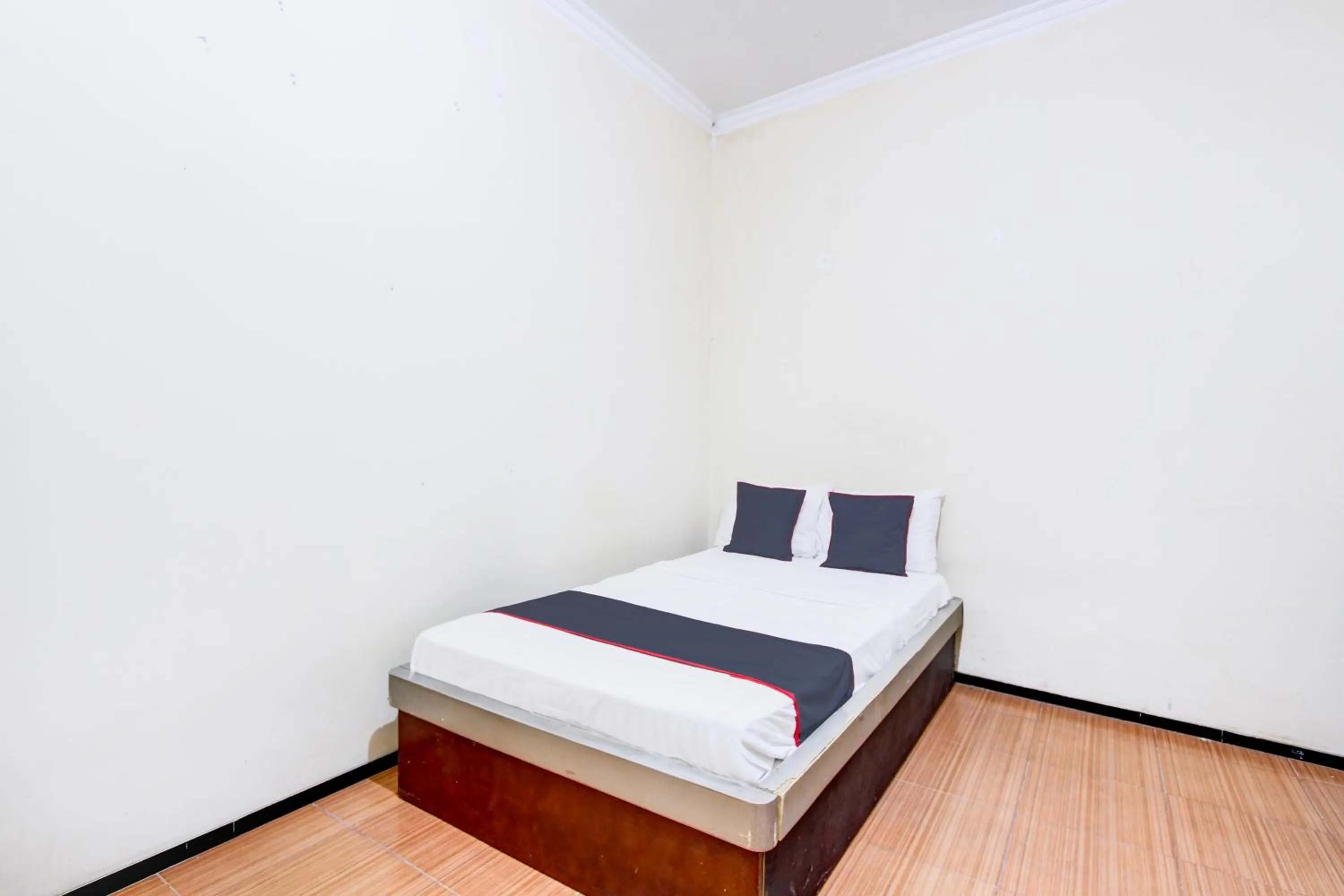 Bedroom, Bed in Hotel O Ump Near Rs Margono