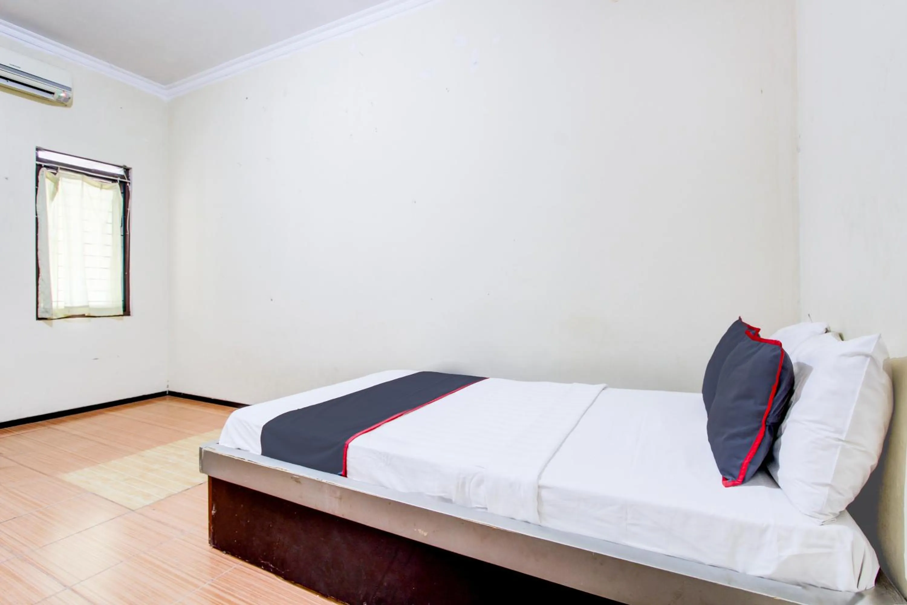 Bedroom, Bed in Hotel O Ump Near Rs Margono