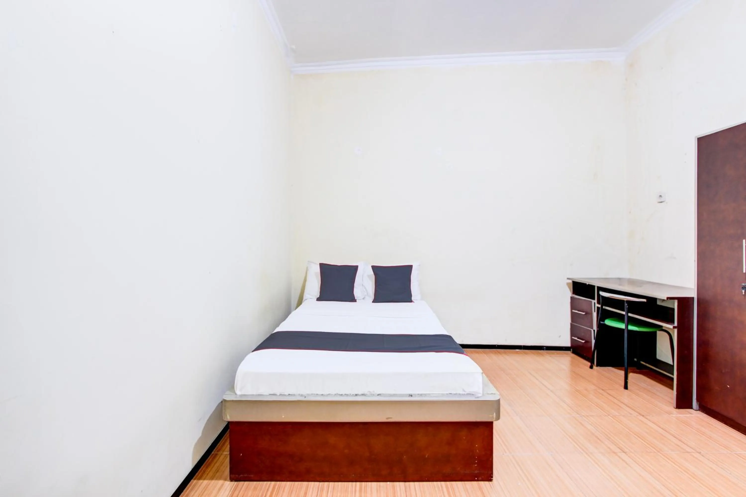 Bedroom, Bed in Hotel O Ump Near Rs Margono