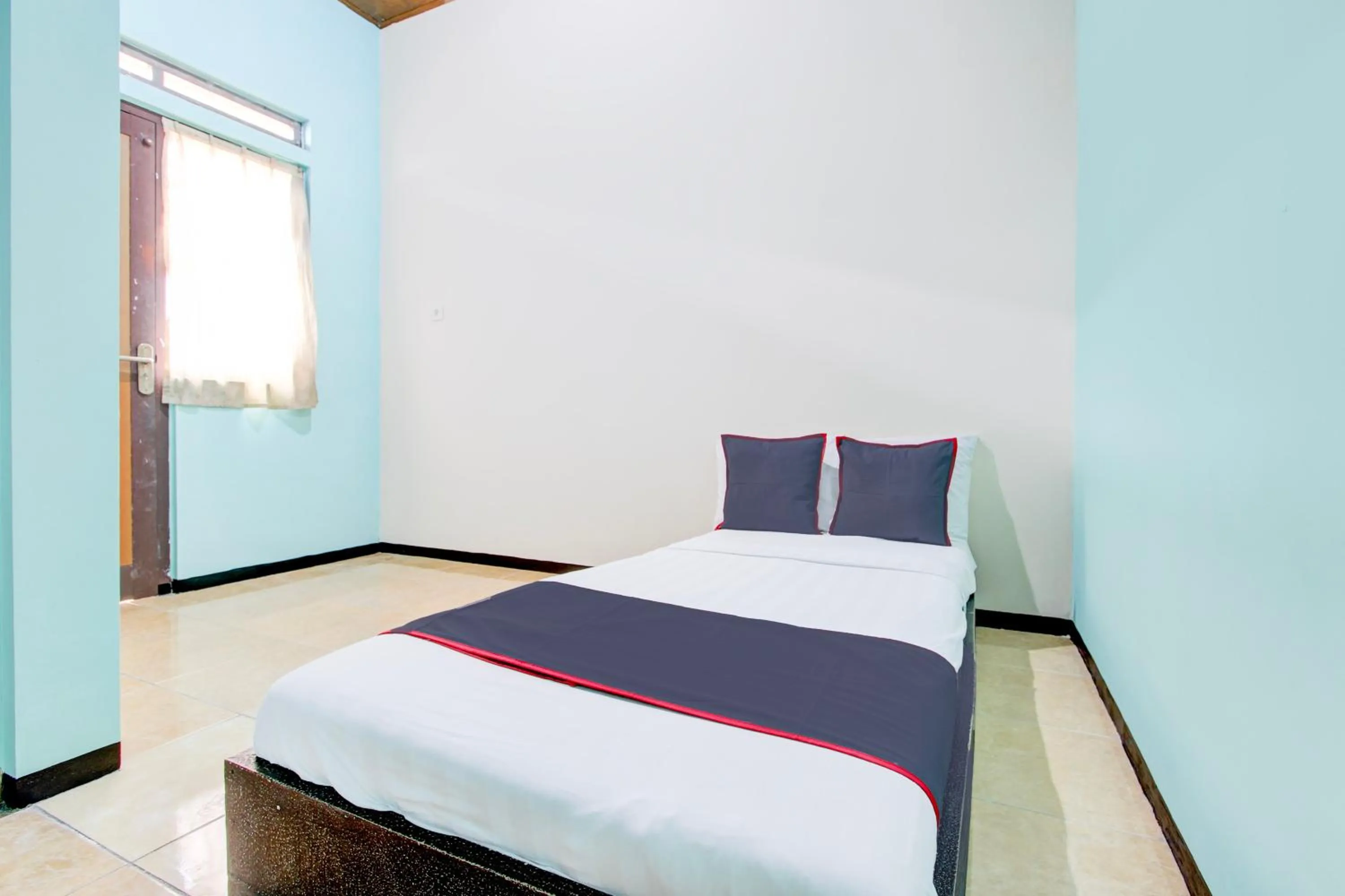 Bedroom, Bed in Hotel O Purwokerto Near Alun Alun Purwokerto Formerly Guest House Rania