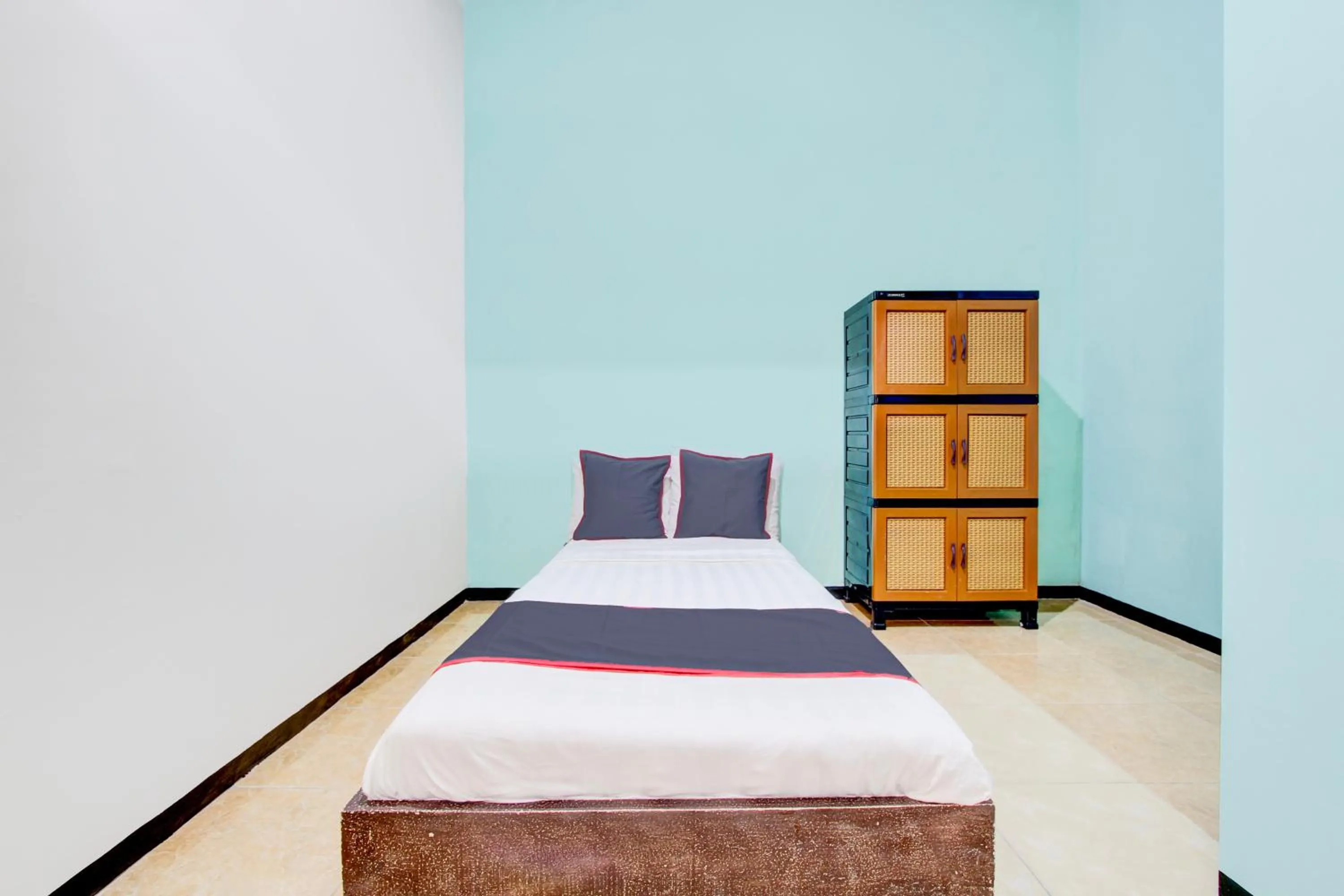 Bedroom, Bed in Hotel O Purwokerto Near Alun Alun Purwokerto Formerly Guest House Rania
