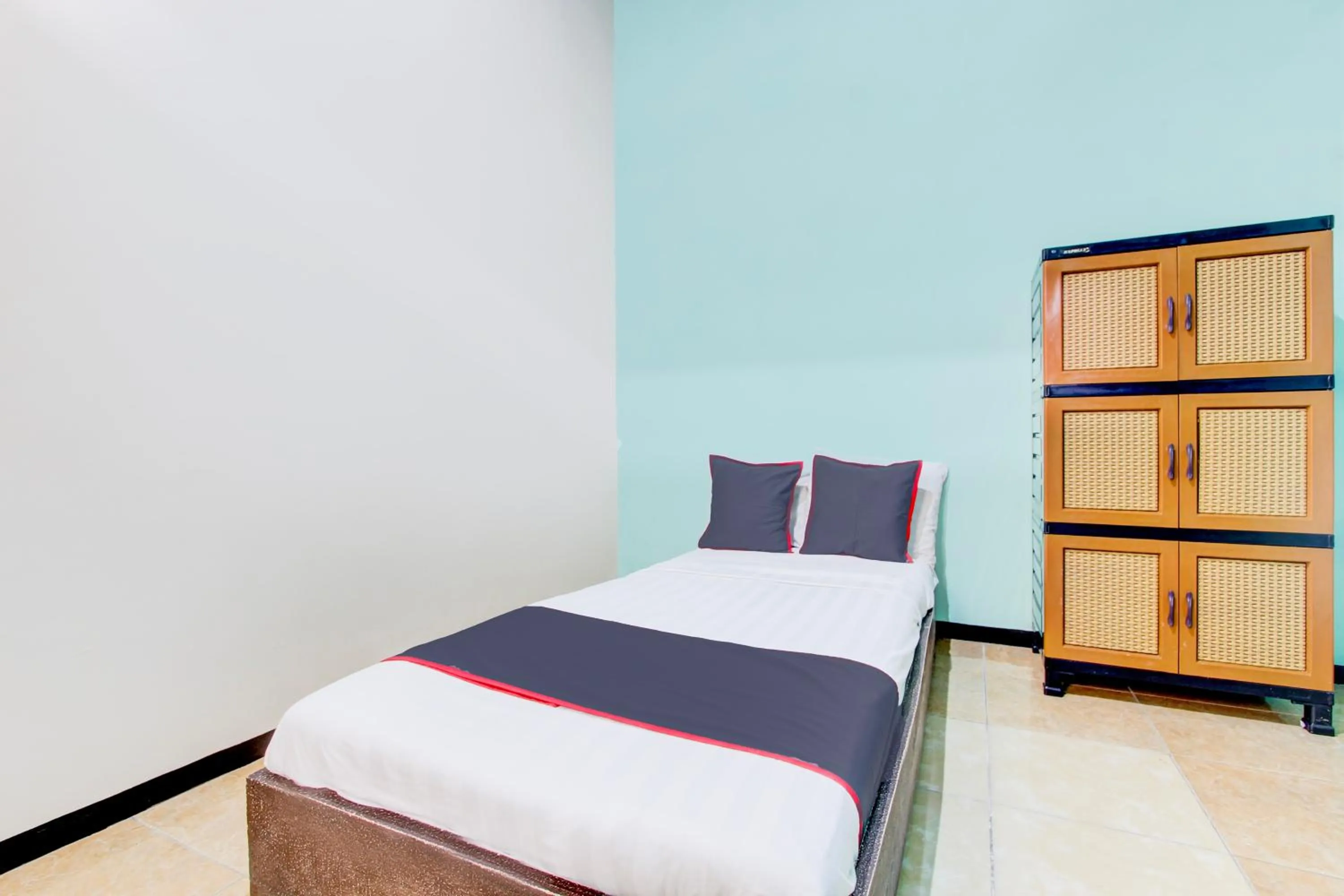 Bedroom, Bed in Hotel O Purwokerto Near Alun Alun Purwokerto Formerly Guest House Rania