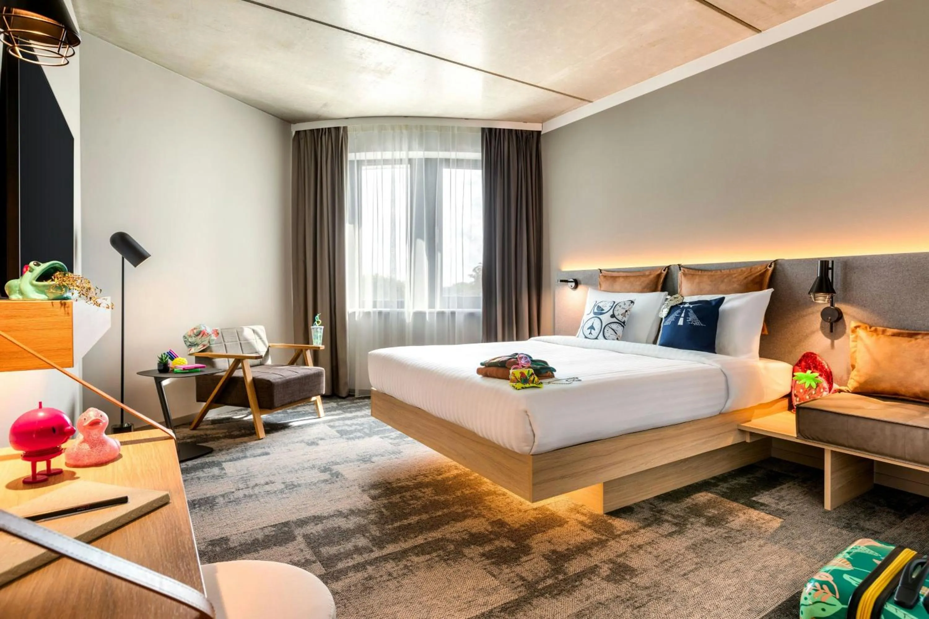 Photo of the whole room, Bed in Moxy Hamburg - Finkenwerder