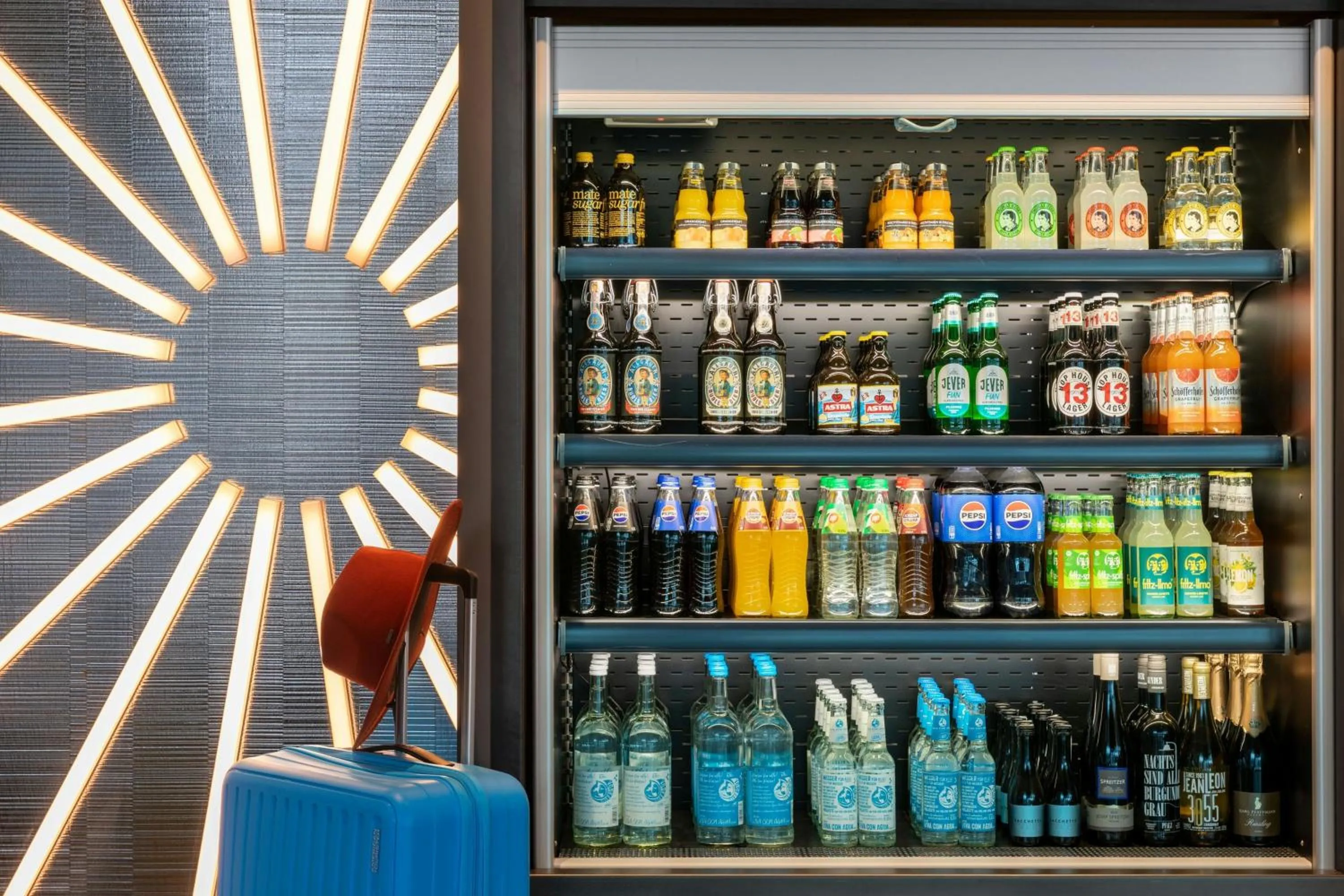 Restaurant/places to eat in Moxy Hamburg - Finkenwerder