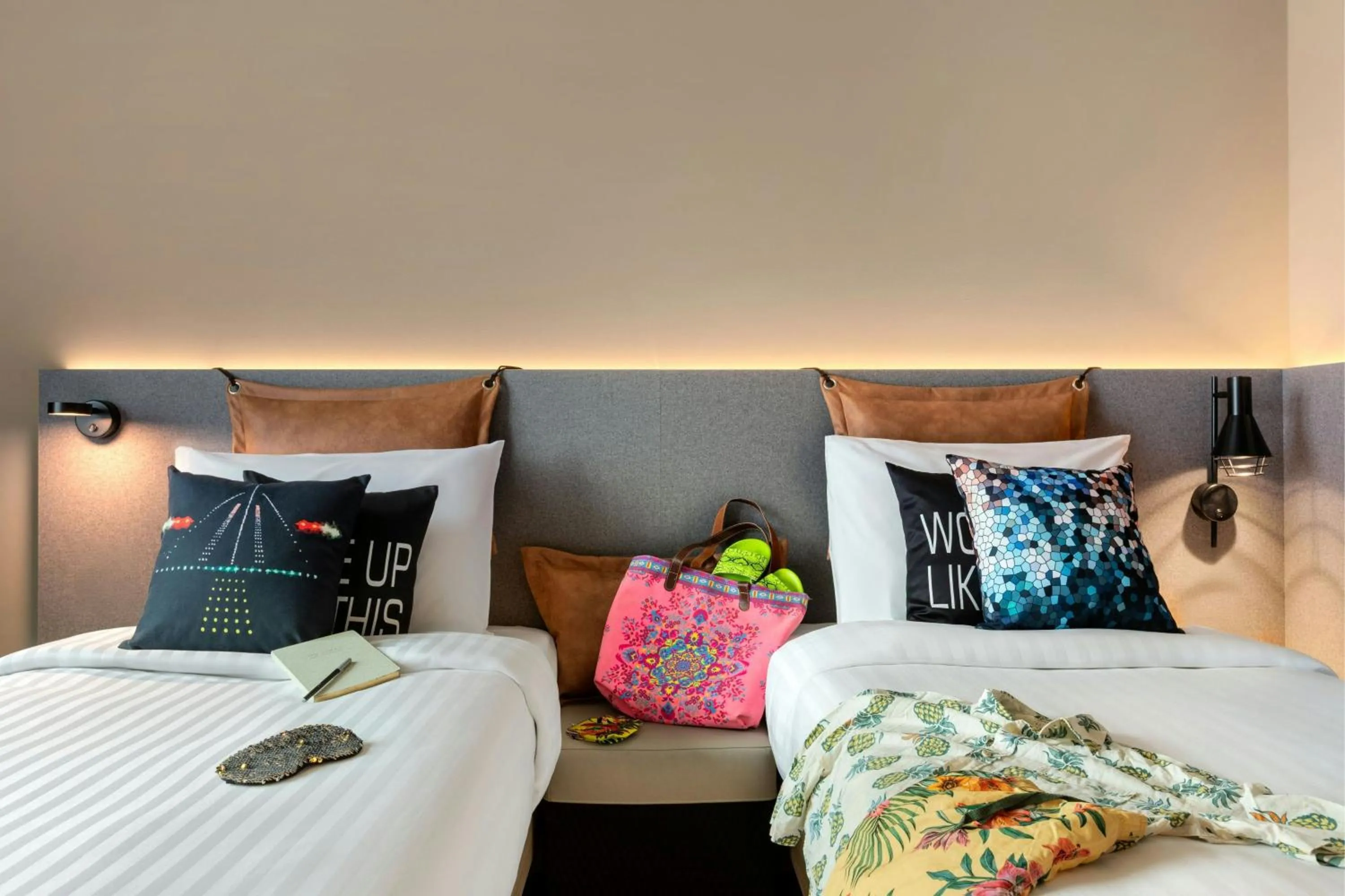 Photo of the whole room, Bed in Moxy Hamburg - Finkenwerder