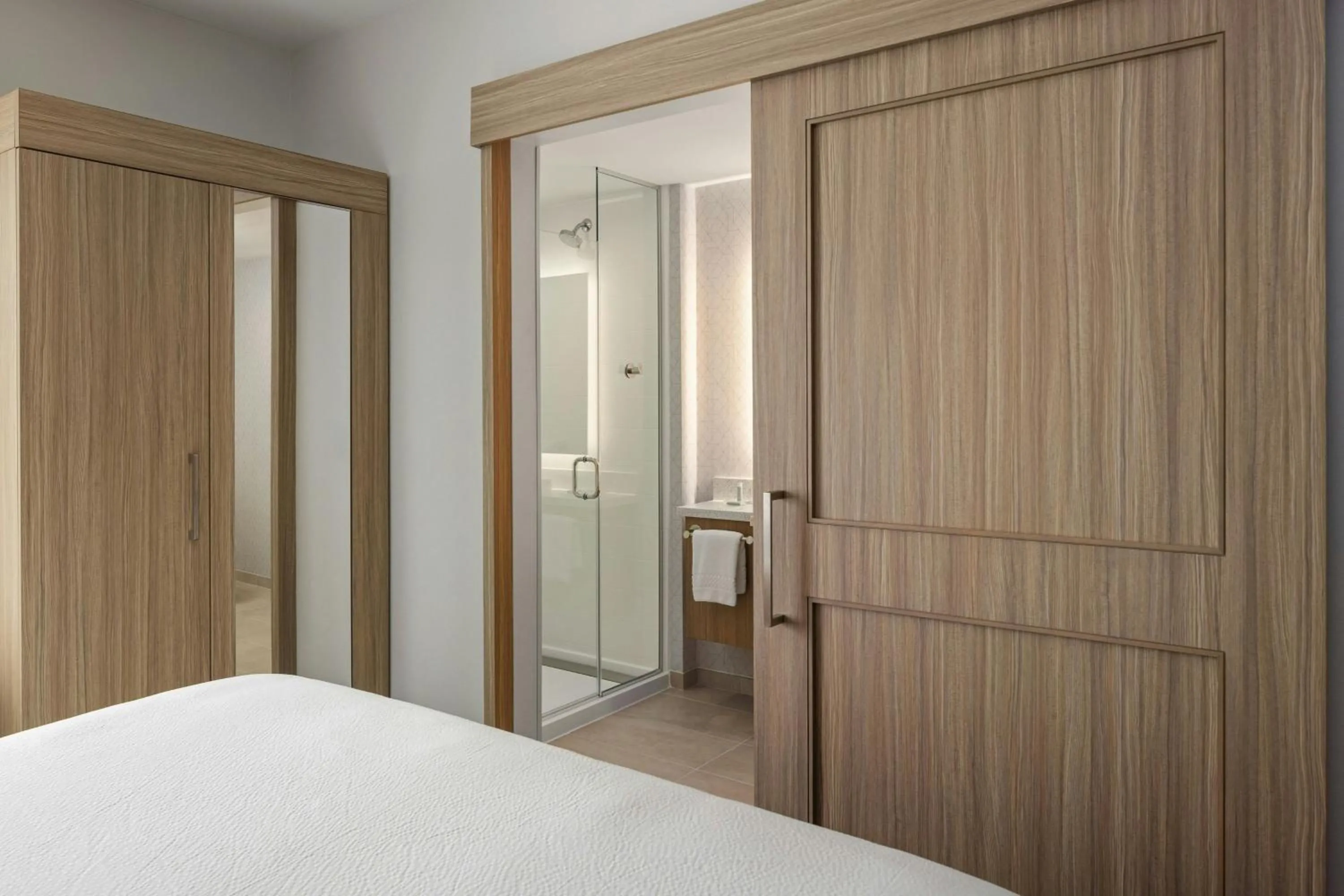 Bedroom, Bed in SpringHill Suites by Marriott Bettendorf