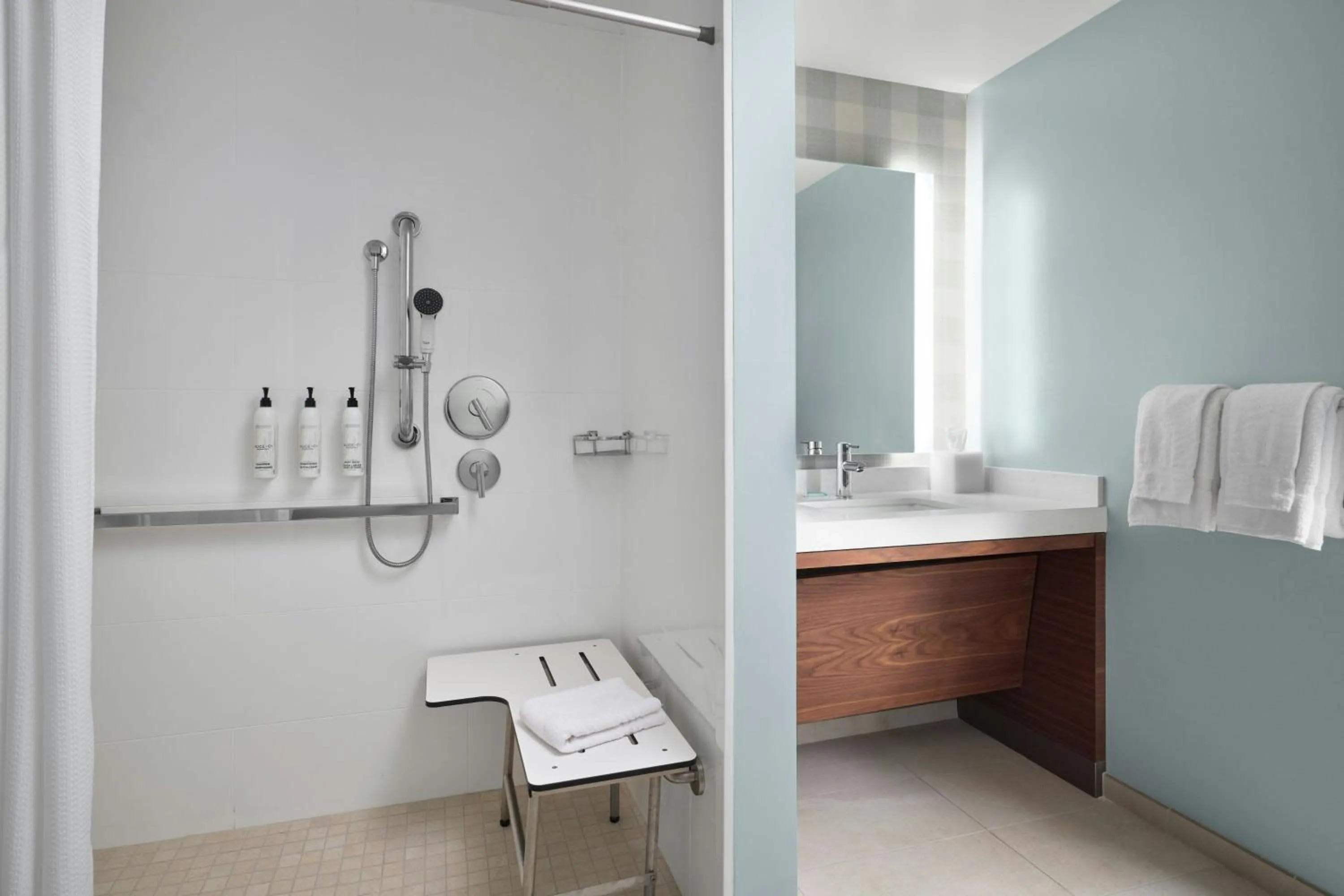 Bathroom in TownePlace Suites by Marriott Ventura Oxnard