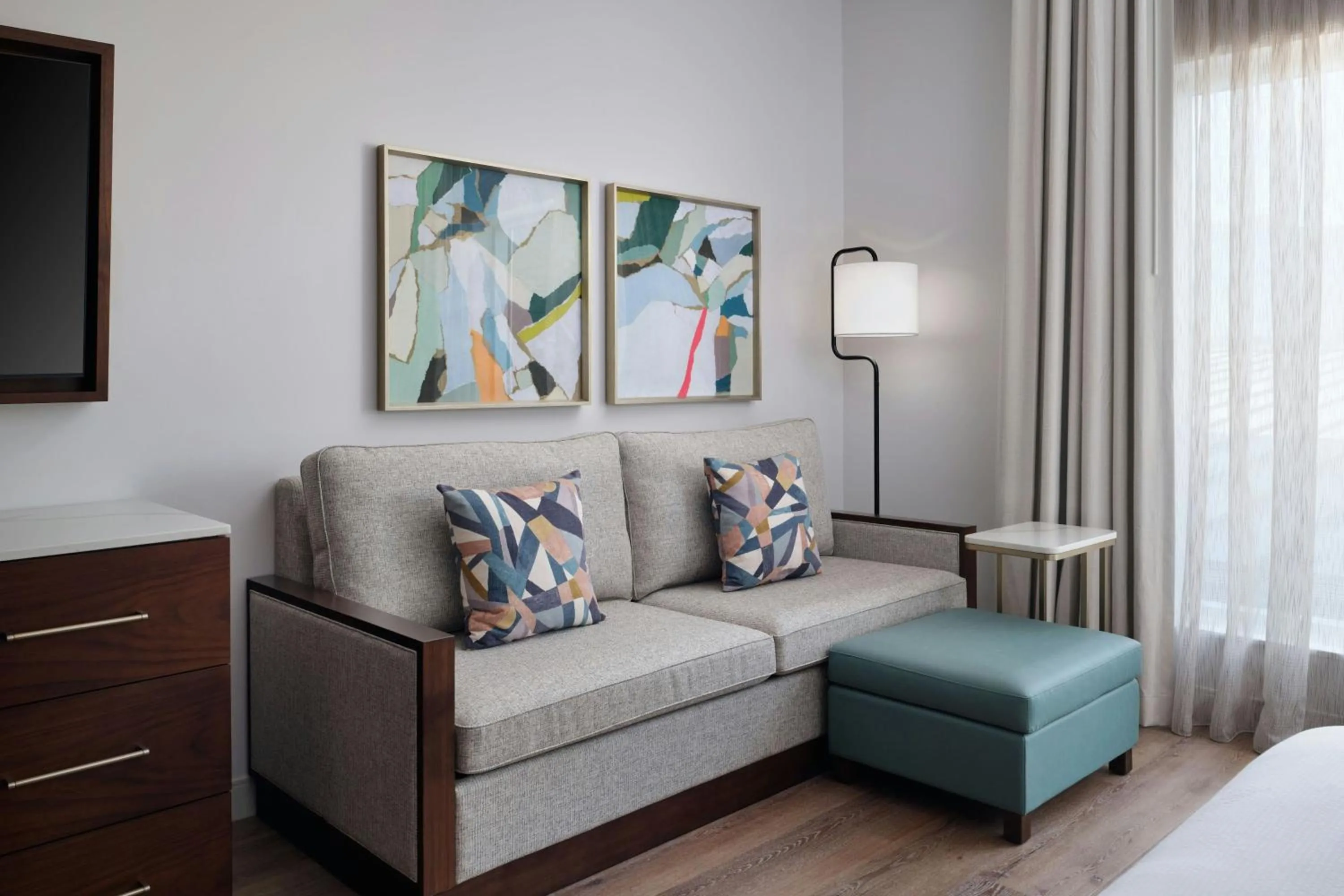 Living room, Bed in TownePlace Suites by Marriott Ventura Oxnard