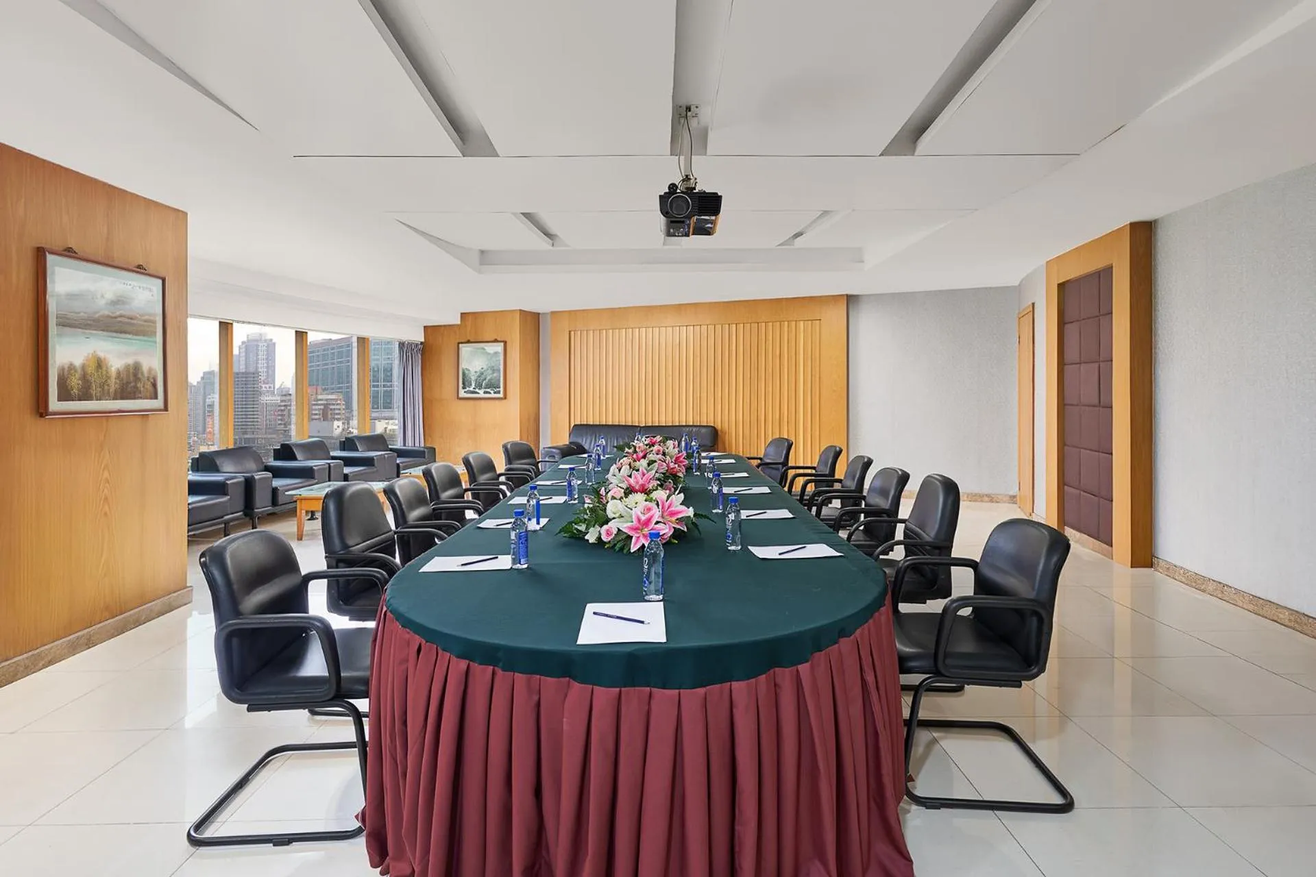 Meeting/conference room in Lavande Hotel Guangzhou Beijing Road Pedestrian Street Haizhu Square Metro Station Branch - Free Deliver Service to Canton Fair Complex During Canton Fair Period