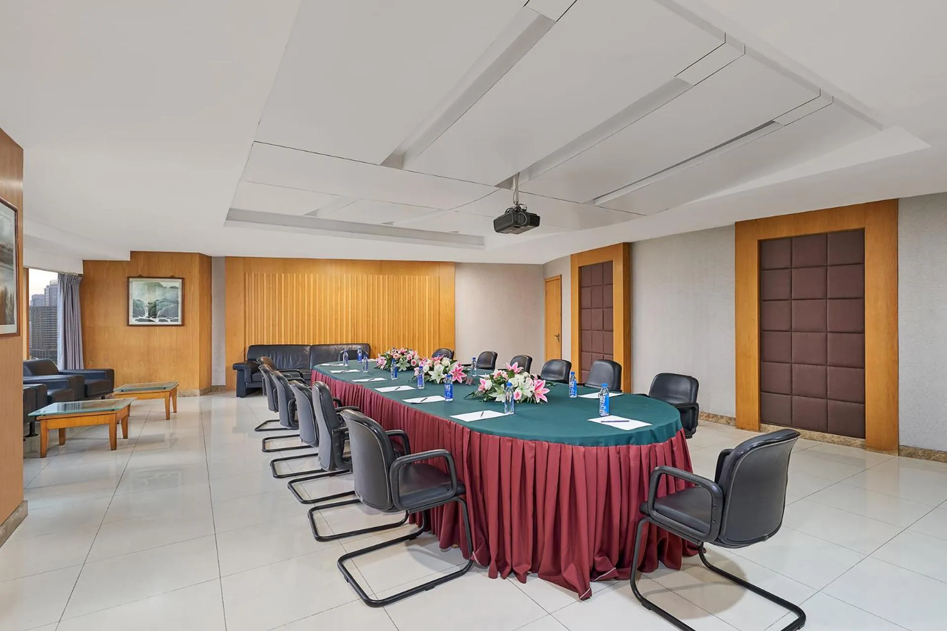 Meeting/conference room in Lavande Hotel Guangzhou Beijing Road Pedestrian Street Haizhu Square Metro Station Branch - Free Deliver Service to Canton Fair Complex During Canton Fair Period