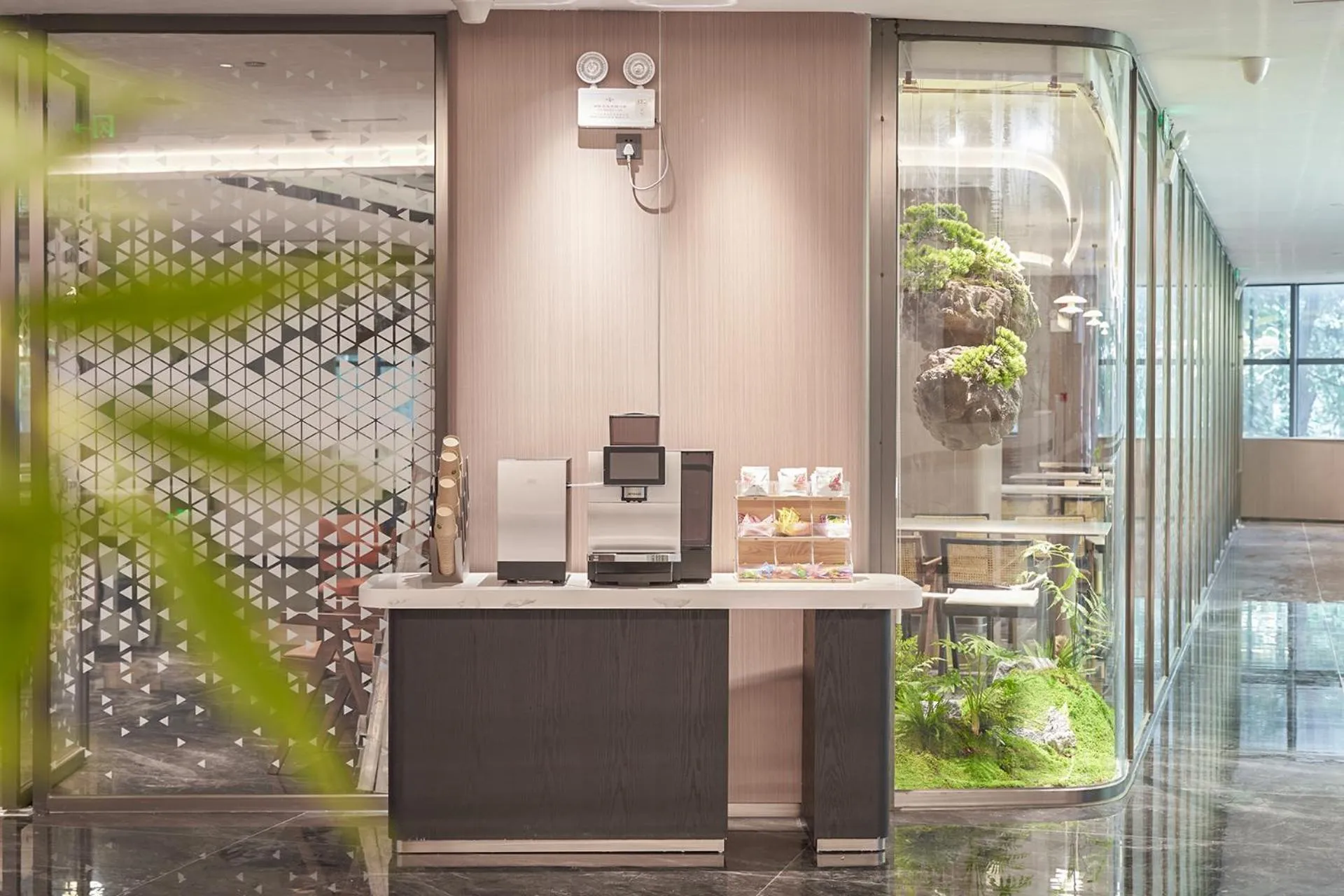 Coffee/tea facilities in Lavande Hotel Guangzhou Beijing Road Pedestrian Street Haizhu Square Metro Station Branch - Free Deliver Service to Canton Fair Complex During Canton Fair Period