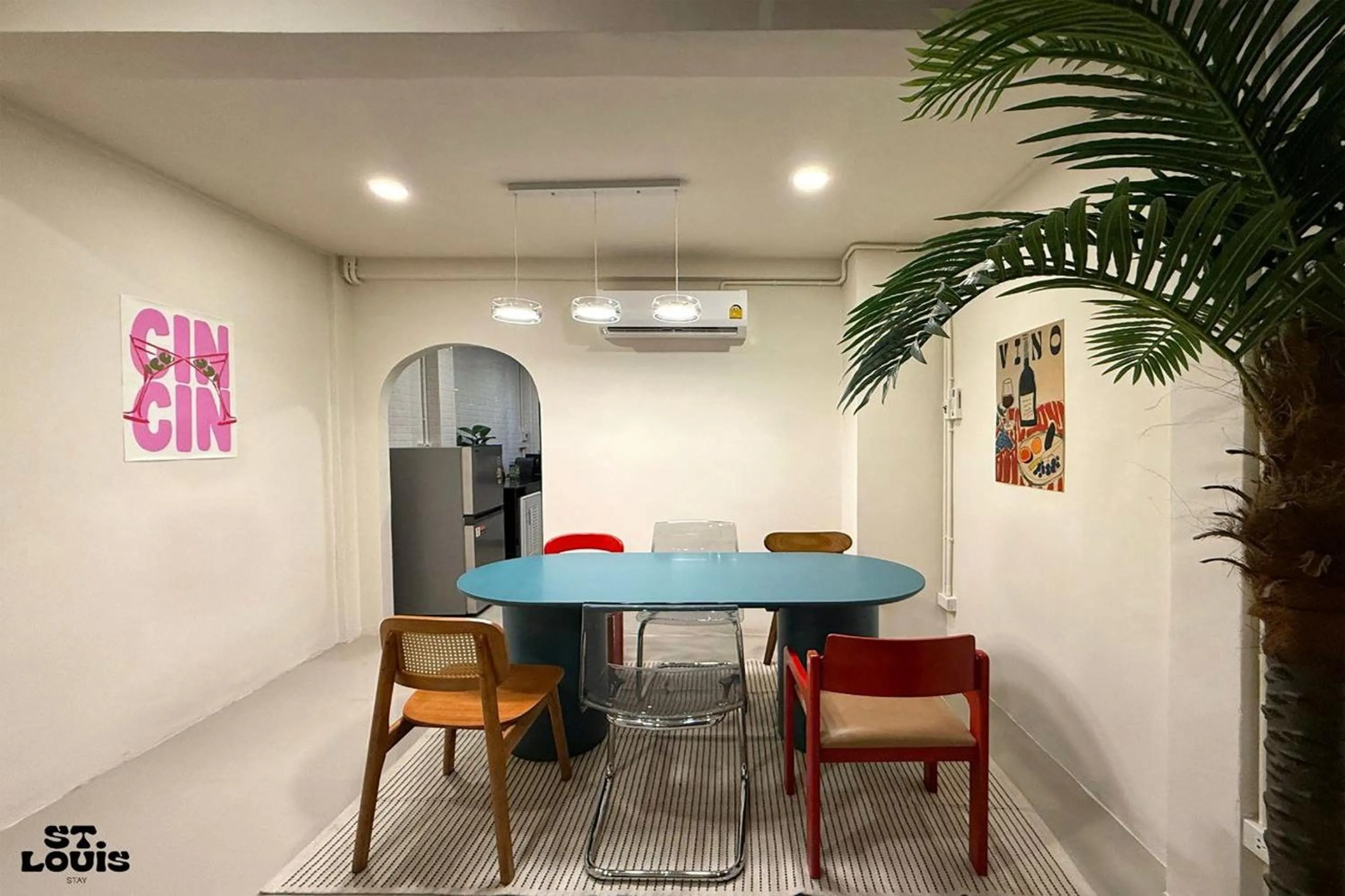 Dining area in Saint Louis Stay