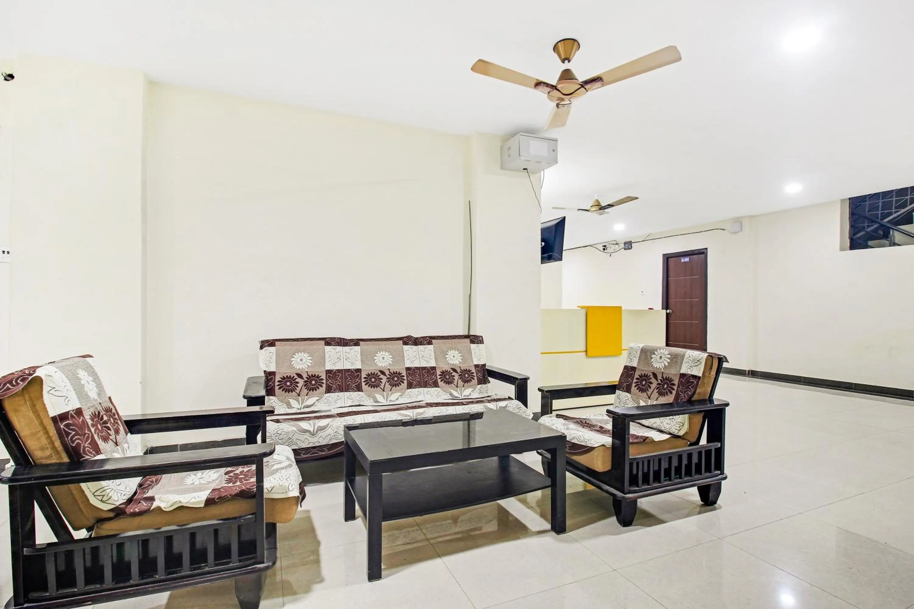 Lobby or reception in HOTEL O HYVIN SUITES