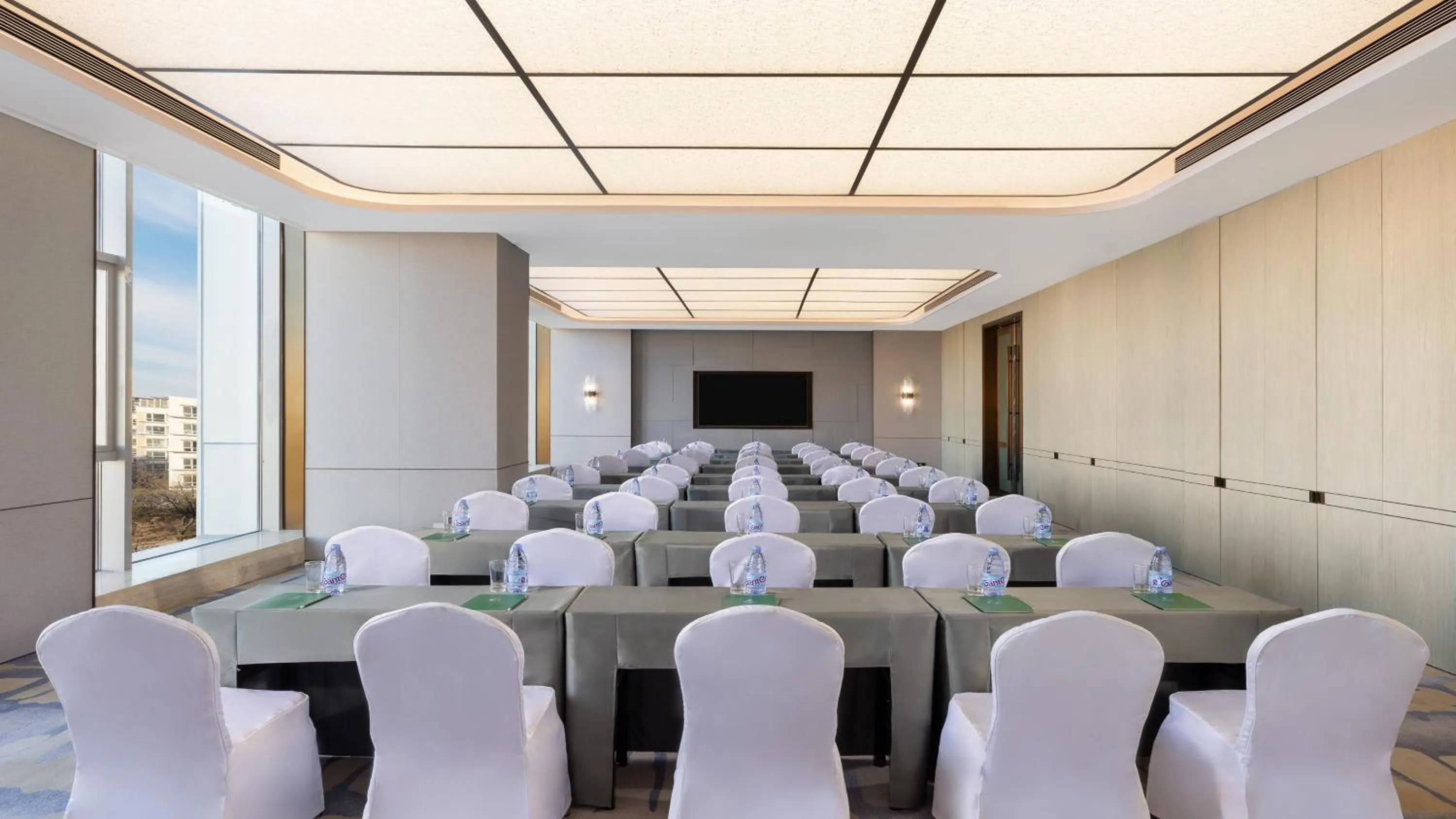 Meeting/conference room in Holiday Inn Datong, an IHG Hotel