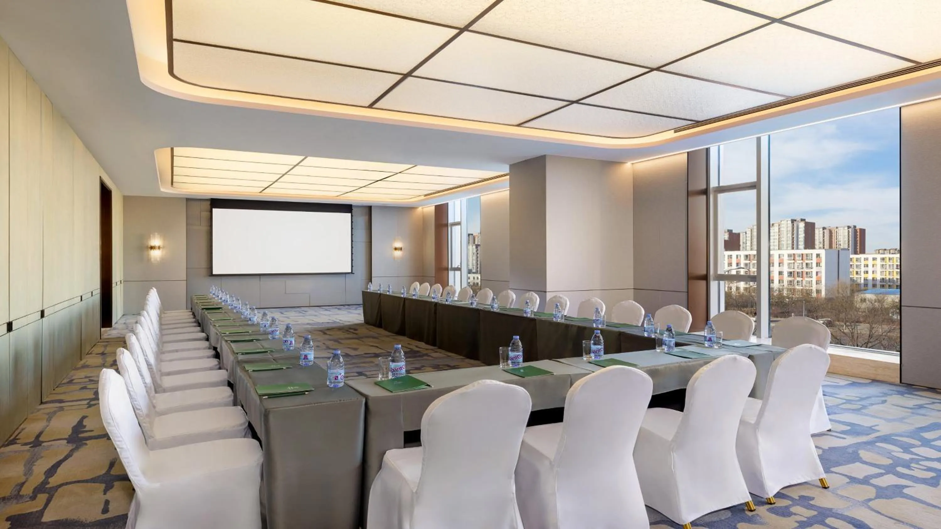 Meeting/conference room in Holiday Inn Datong, an IHG Hotel