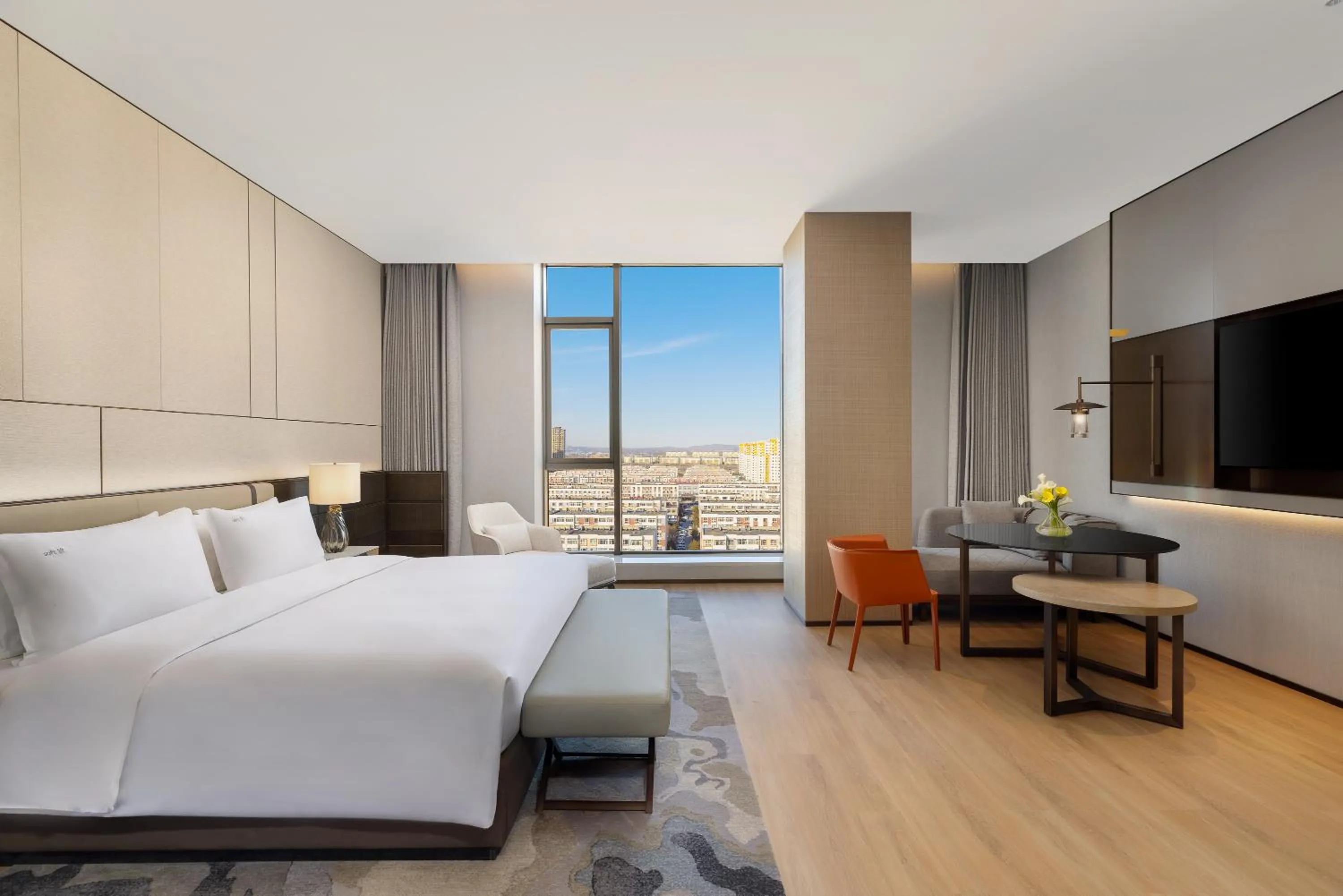 Property building, Bed in Holiday Inn Datong, an IHG Hotel