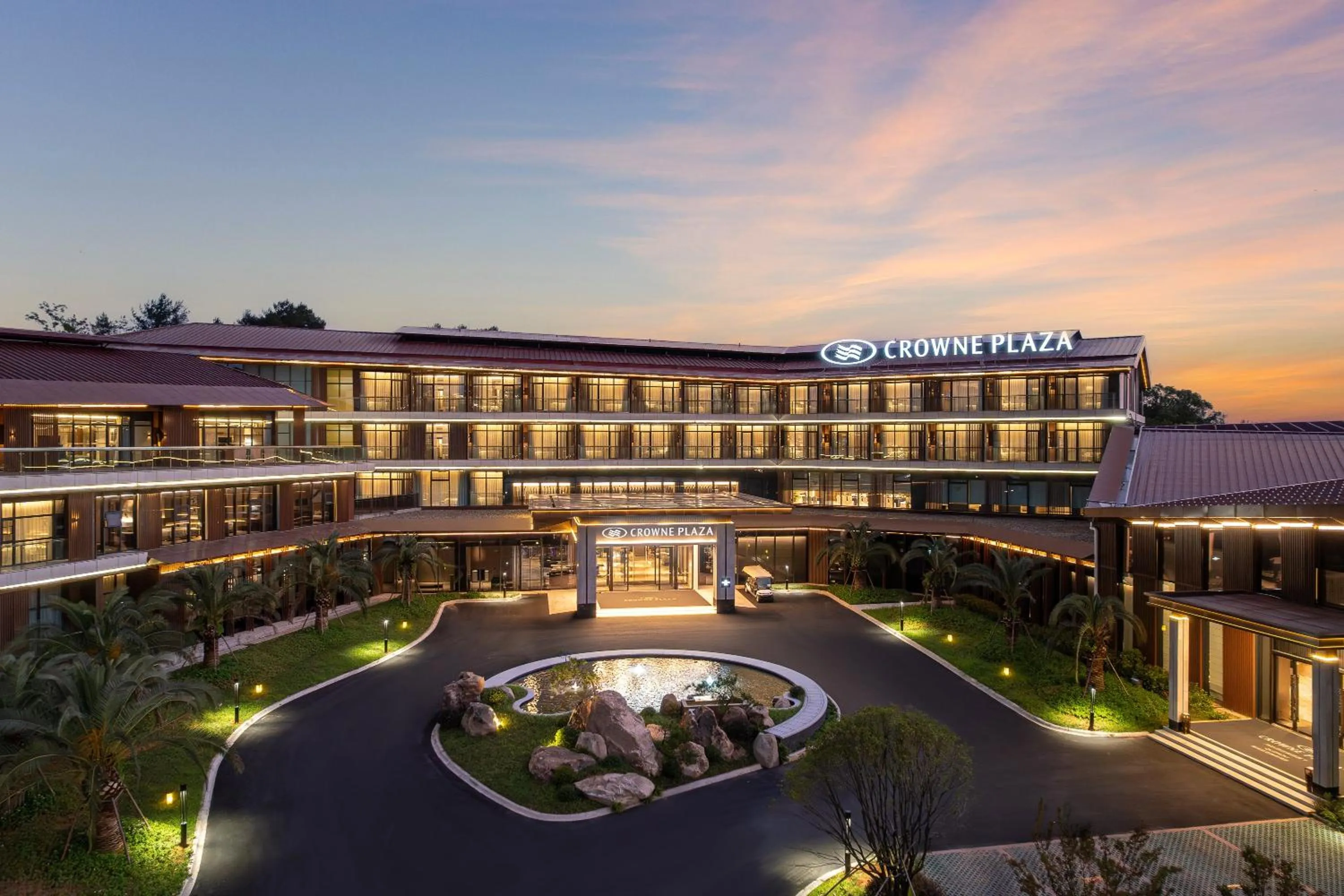 Property building in Crowne Plaza Quzhou, an IHG Hotel