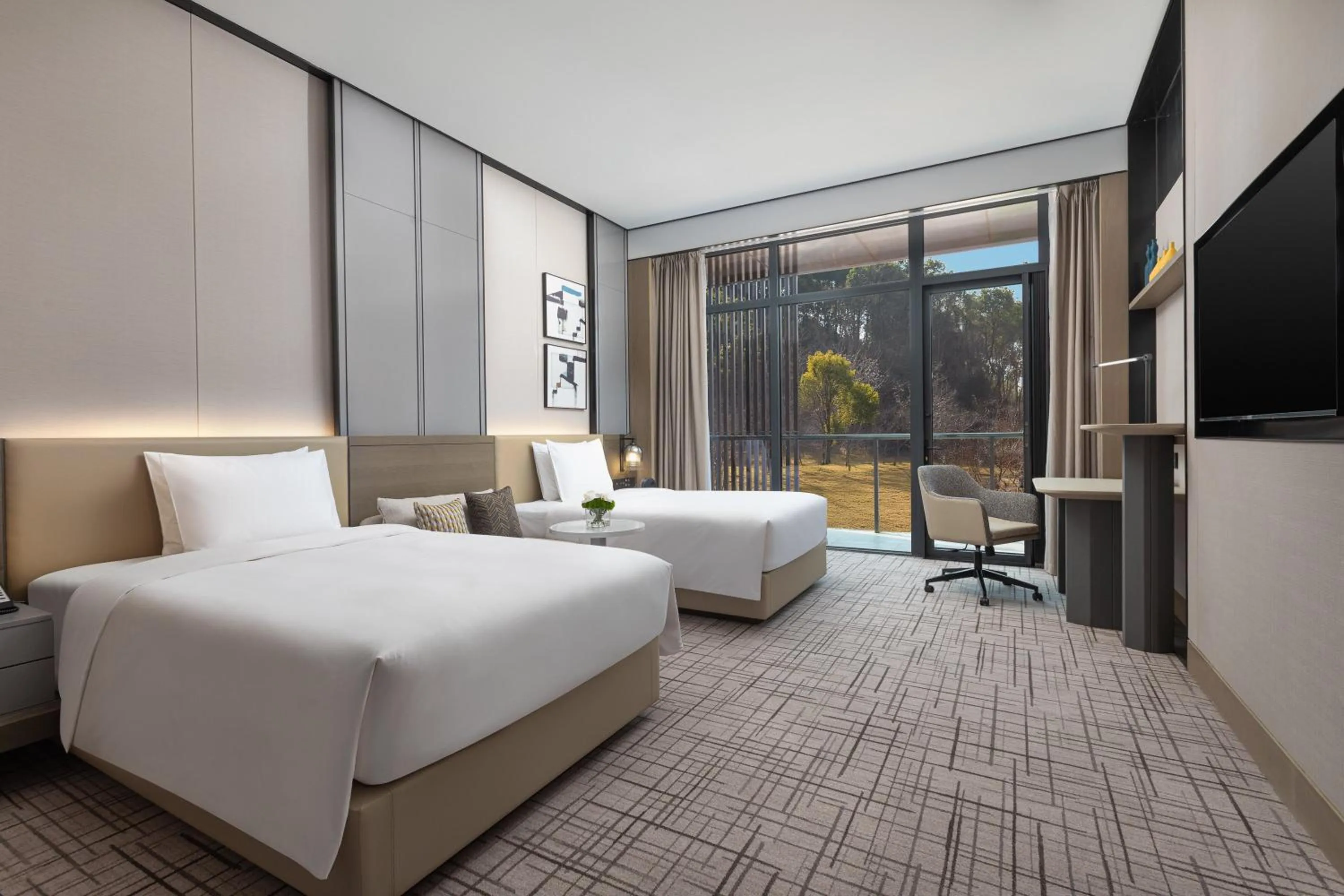 Photo of the whole room, Bed in Crowne Plaza Quzhou, an IHG Hotel