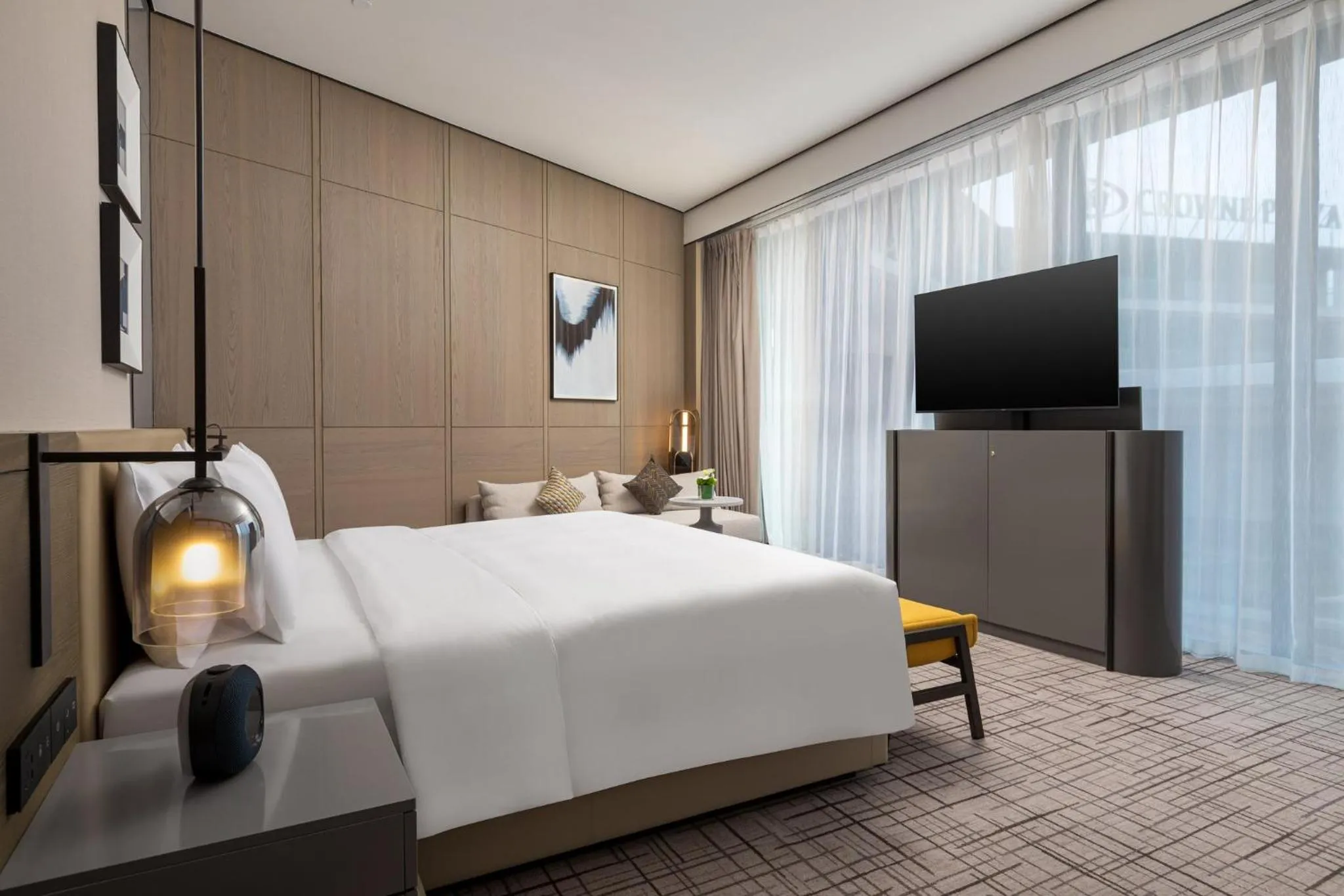 Photo of the whole room, Bed in Crowne Plaza Quzhou, an IHG Hotel