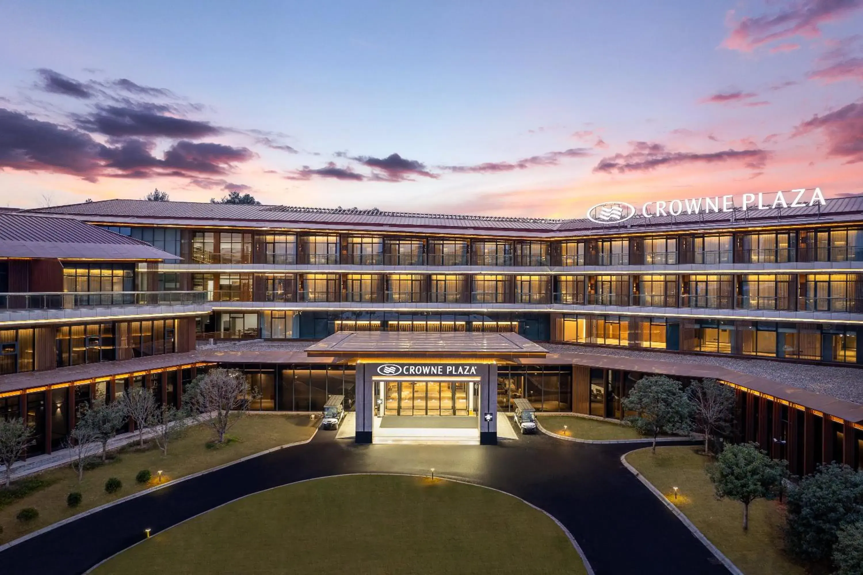 Property building in Crowne Plaza Quzhou, an IHG Hotel Property building in Crowne Plaza Quzhou, an IHG Hotel