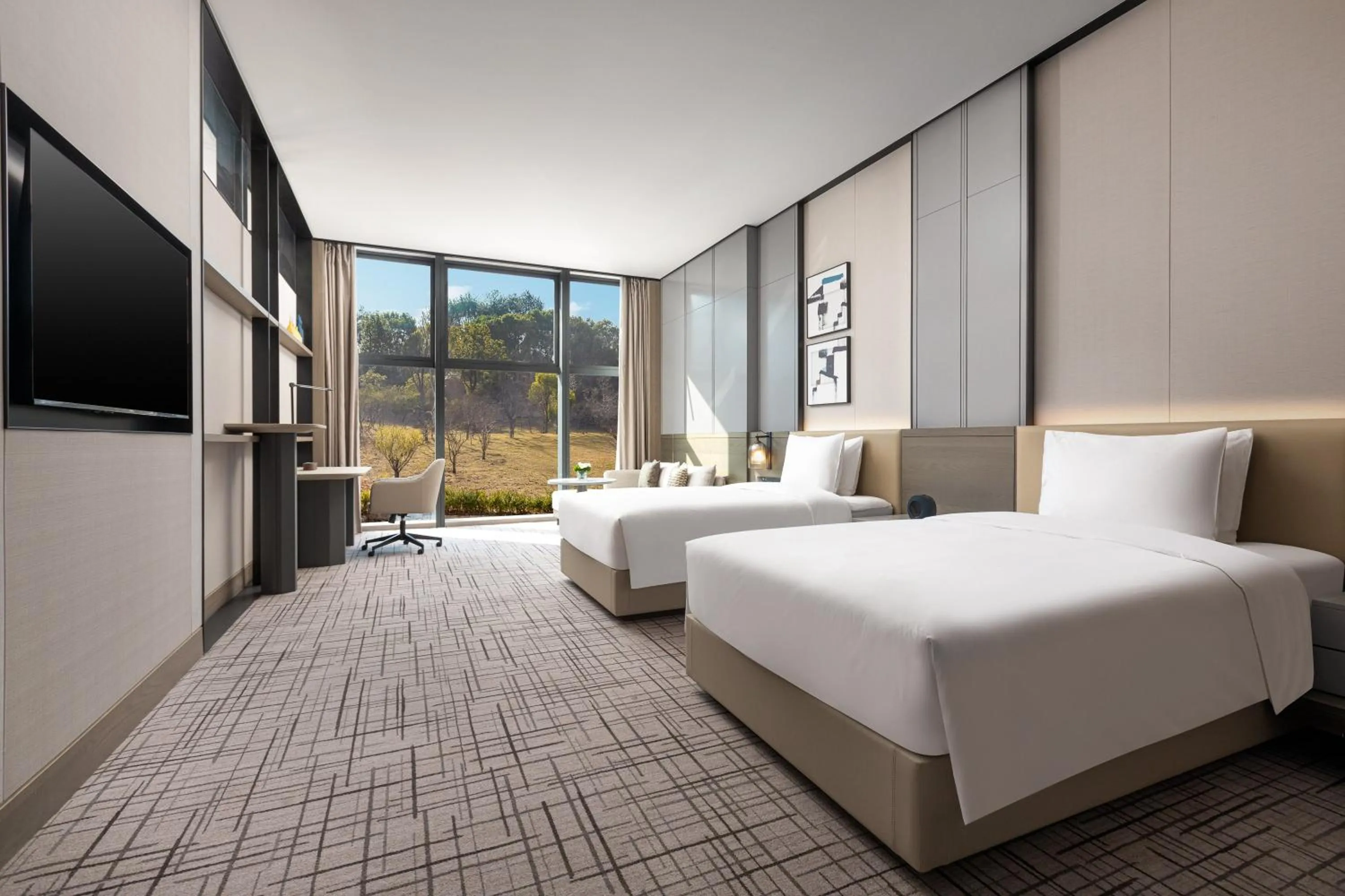 Photo of the whole room, Bed in Crowne Plaza Quzhou, an IHG Hotel