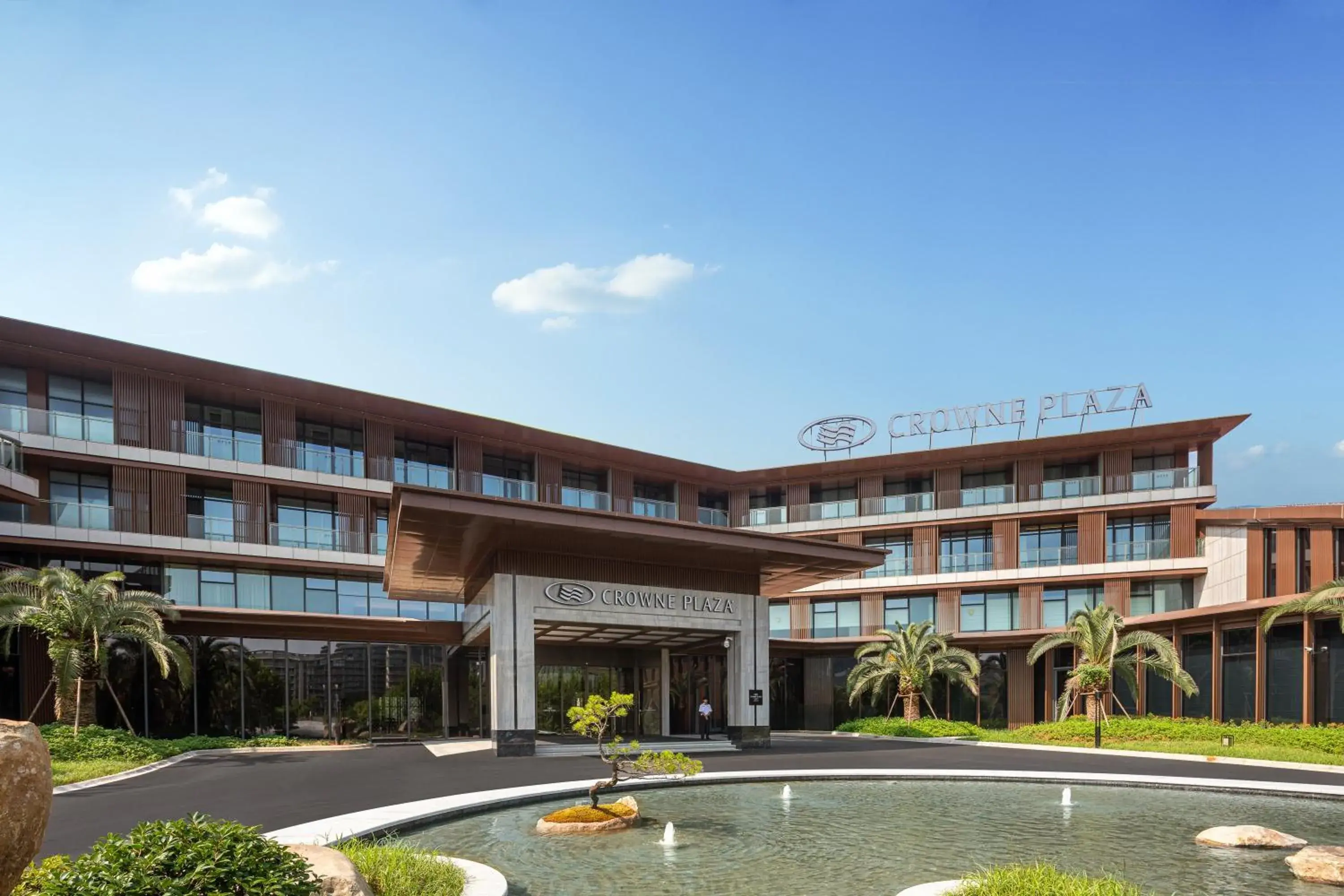 Property building in Crowne Plaza Quzhou, an IHG Hotel Property building in Crowne Plaza Quzhou, an IHG Hotel