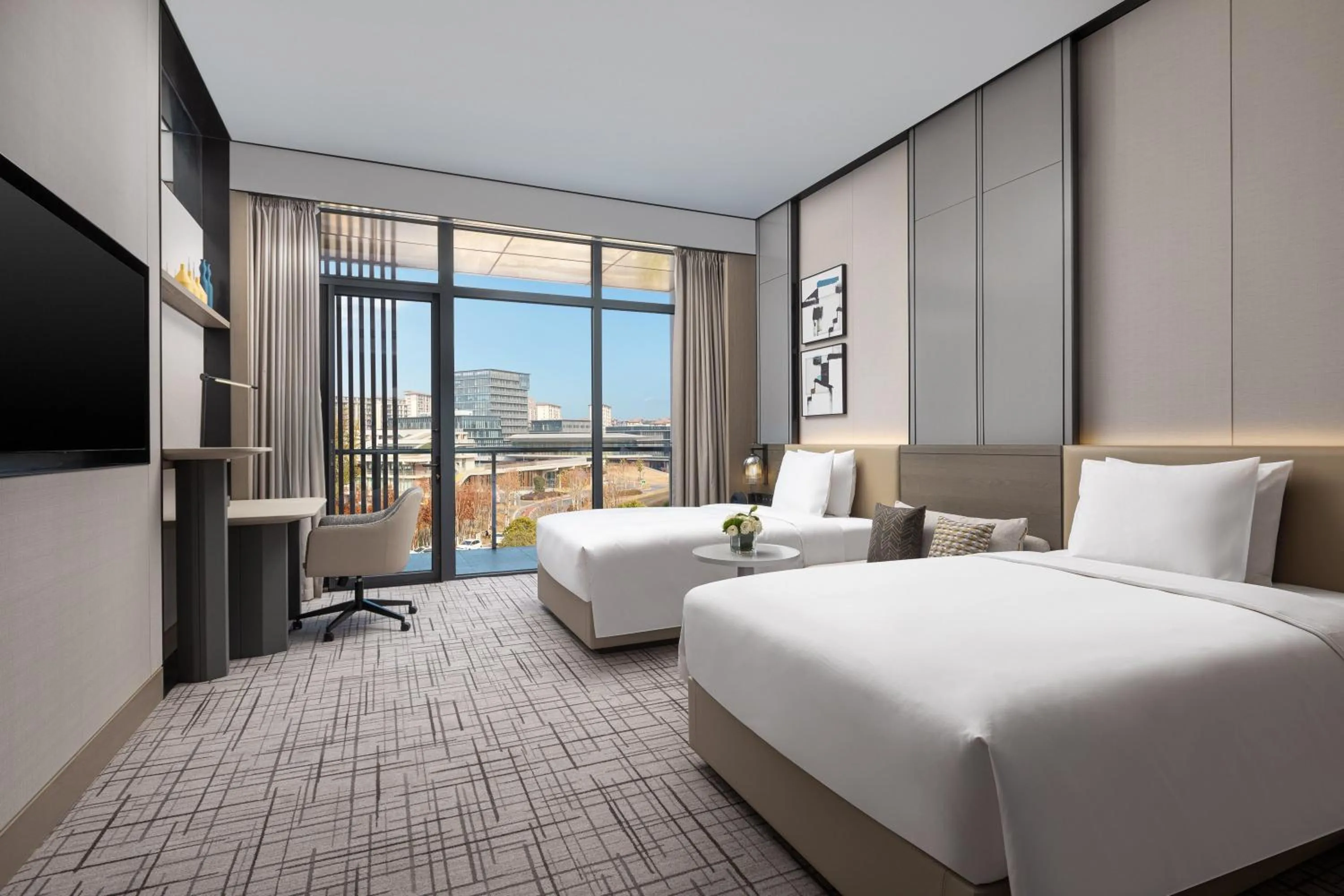 Photo of the whole room, Bed in Crowne Plaza Quzhou, an IHG Hotel