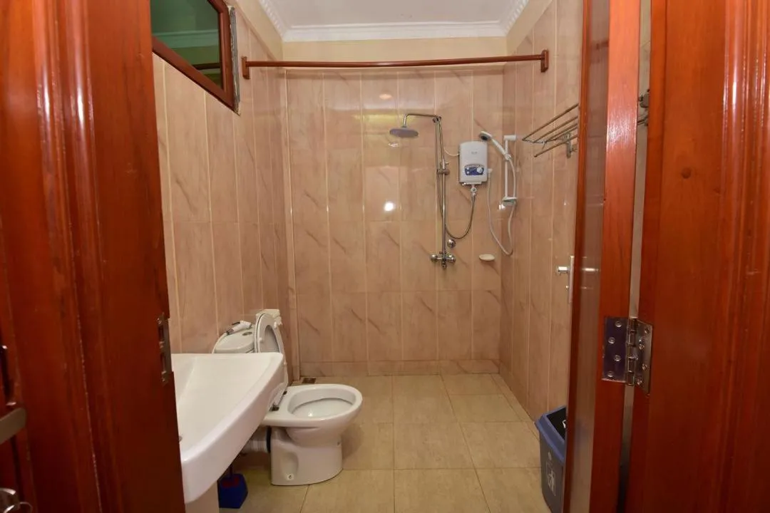 Double Room with Private Bathroom - single occupancy in Acres Hotels