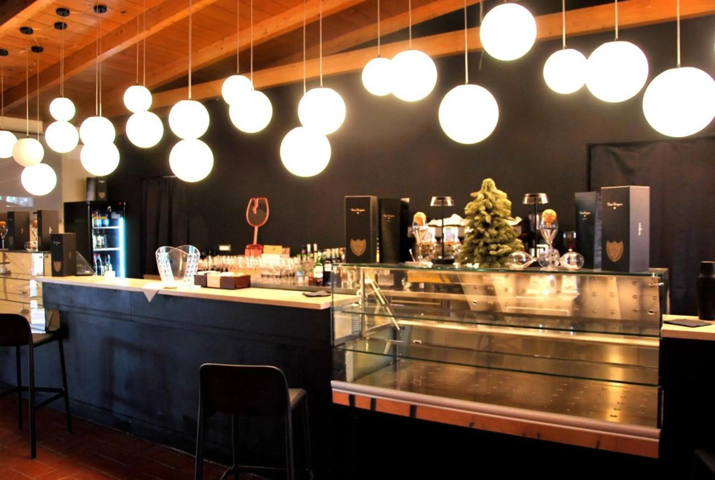 Restaurant/places to eat in Tiber Suite Restaurant/places to eat in Tiber Suite