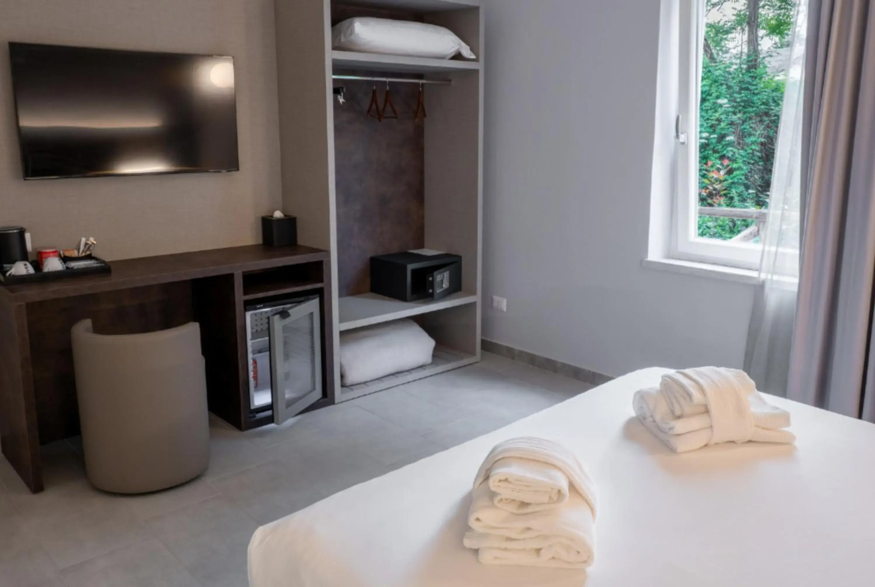 Photo of the whole room, Bed in Tiber Suite Photo of the whole room, Bed in Tiber Suite