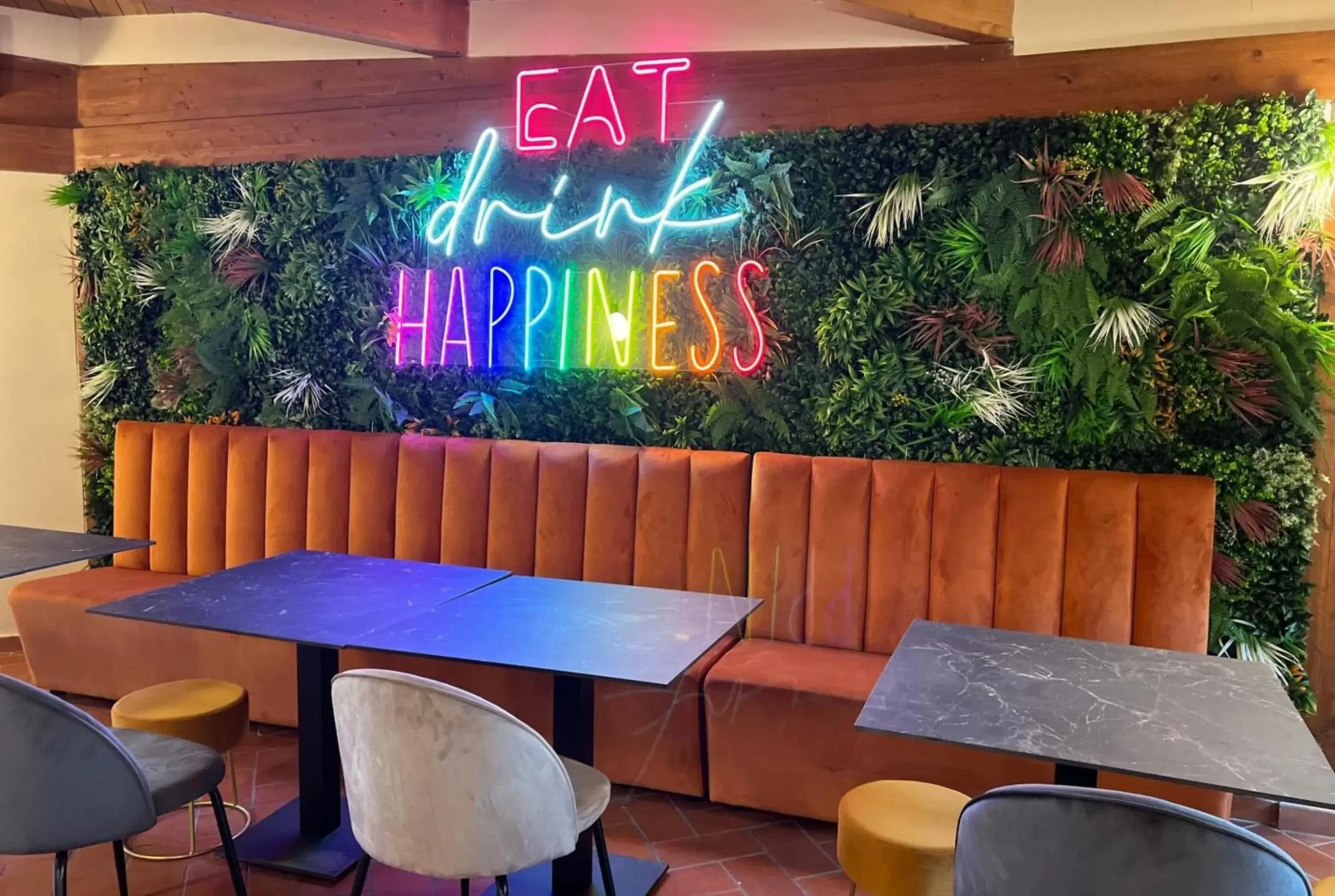 Restaurant/places to eat in Tiber Suite Restaurant/places to eat in Tiber Suite